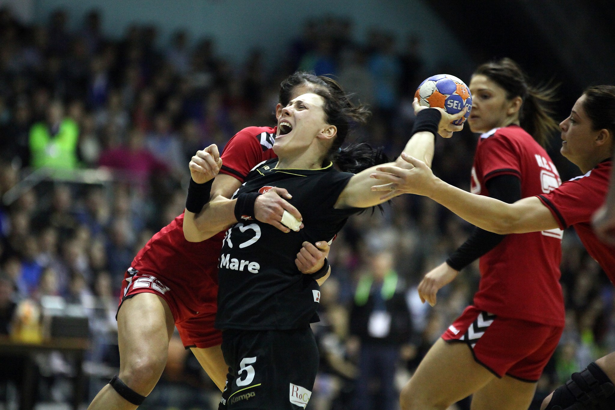 Scandal uriaș la meciul de handbal la Zalău - HCM Baia Mare: ^“Să înjuri ca în codru şi să fii rasist, asta înseamnă sa fii suporter al echipei din Zalău!”