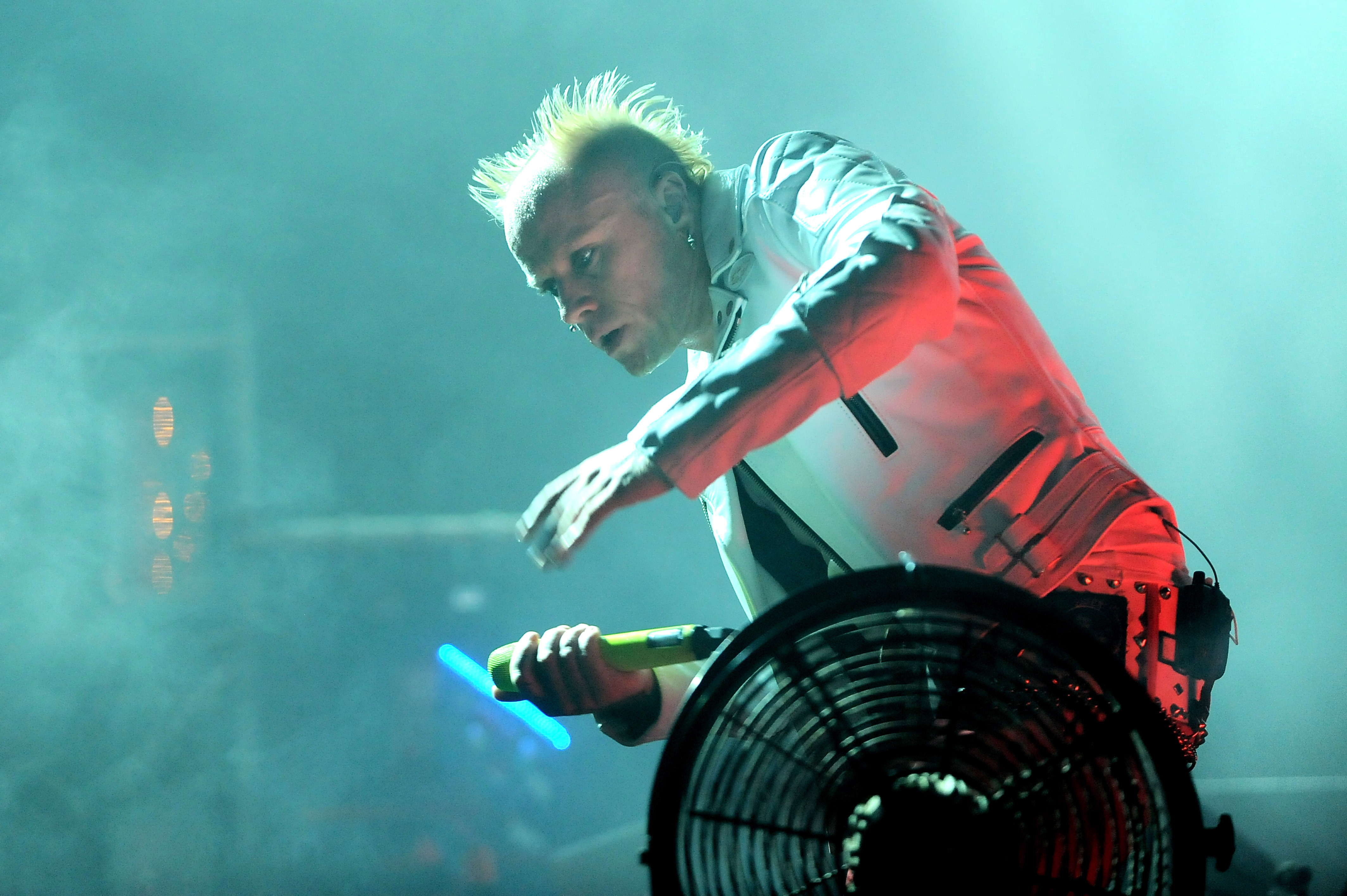 Solistul The Prodigy Keith Flint s-a sinucis! Mesajul transmis de colegii săi de trupă