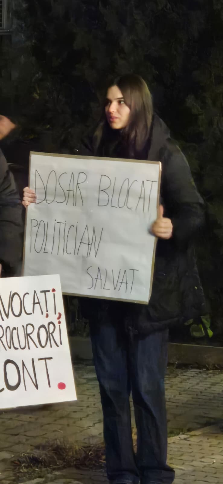 Marș pentru justiție în București: „Ați îngropat dosare / vă vrem la închisoare”/ Băsescu: MCV-ul ar putea fi reactivat