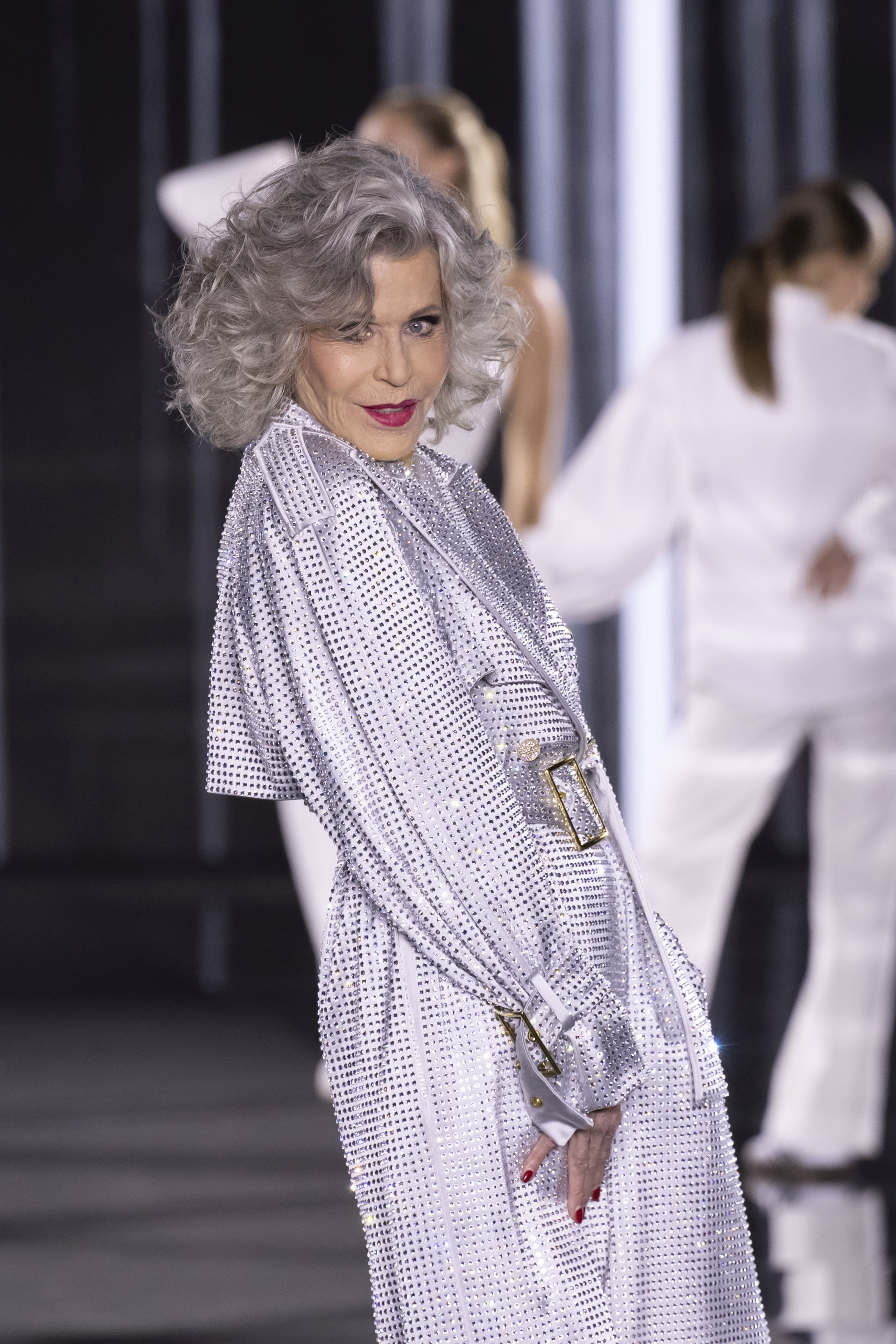 La 86 de ani, actrița Jane Fonda a strălucit în cadrul unui show de modă la Paris I VIDEO