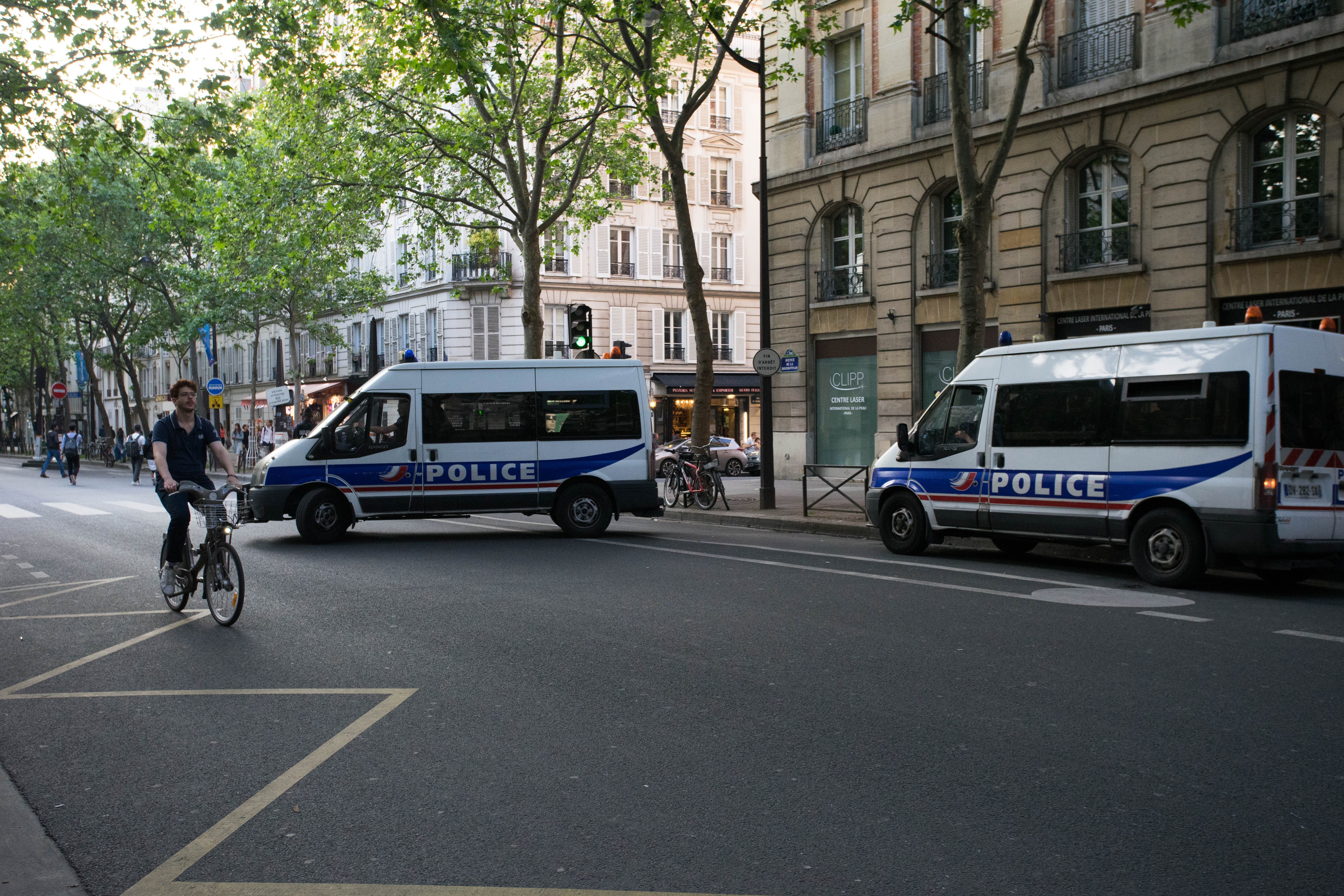 Euro 2016. ”Libertatea” a fost la fan-zonul uriaș din Paris, deschis cu un concert David Guetta, în prezența a zeci de mii de oameni. Securitate strictă / GALERIE FOTO și VIDEO