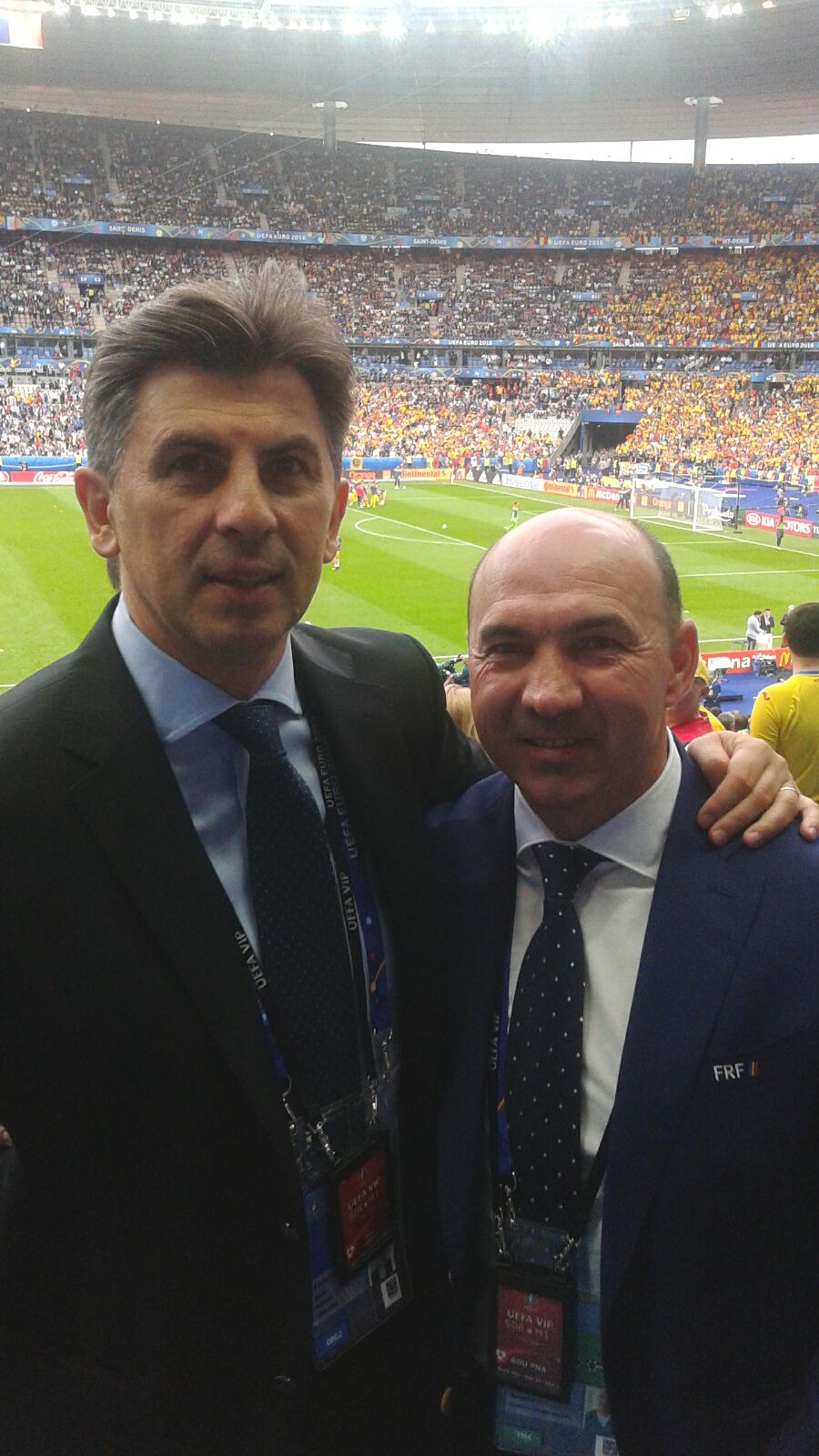 Euro 2016. Jean Vlădoiu s-a relaxat la pescuit: ”Am prins câțiva păstrăvi pe care i-am mâncat cu tricolorii și cu nea Puiu” GALERIE FOTO&VIDEO