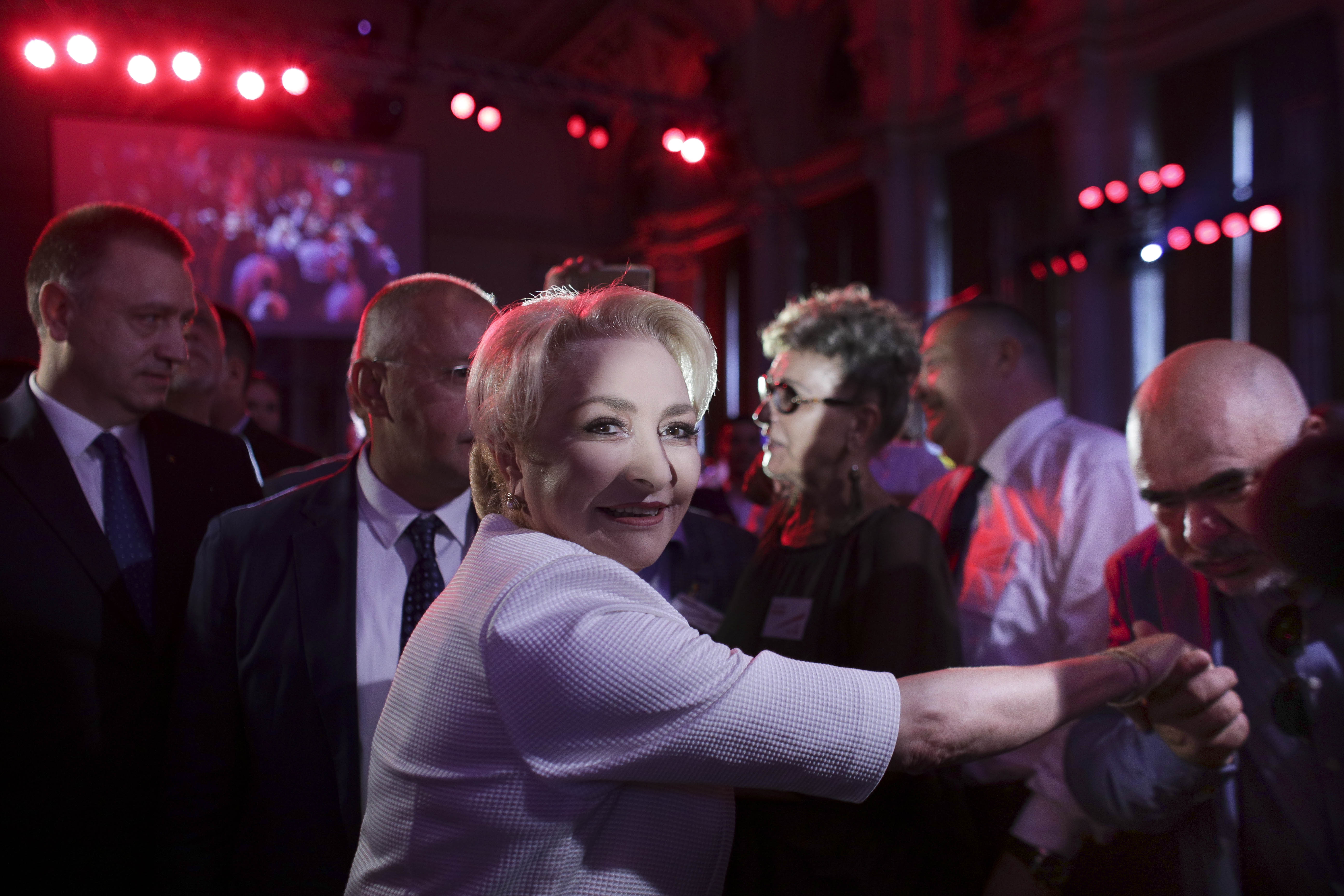 Cum s-a transformat Viorica Dăncilă într-un an și zece luni de mandat. Istoria în imagini a primei femei premier