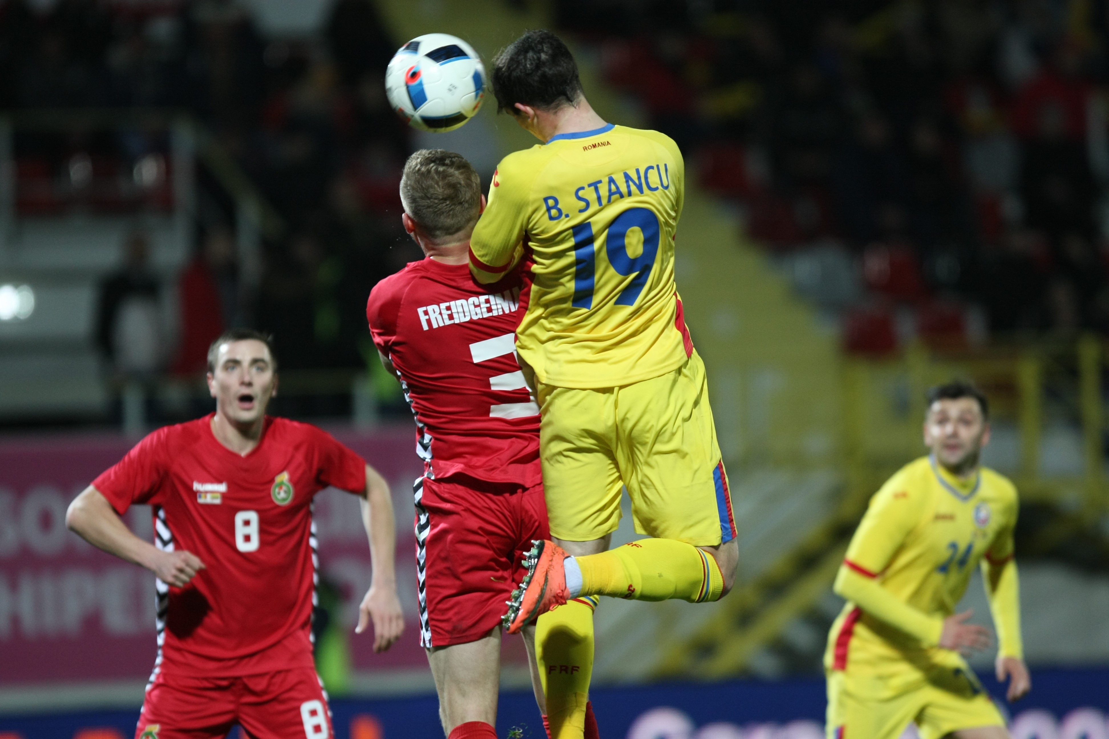 Amical, România - Lituania 1-0. Puiule, EL e Dumnezeul tău, nu icoanele! ^Debutantul Nicușor Stanciu a decis meciul / LIVEBLOG&FOTO&&VIDEO