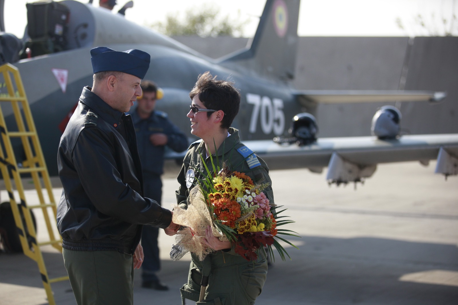 GALERIE FOTO/ Ea este prima femeie din România care a ajuns instructor pe un avion cu reacție. Oana Ardelean a decis să devină pilot încă din clasa a VII-a