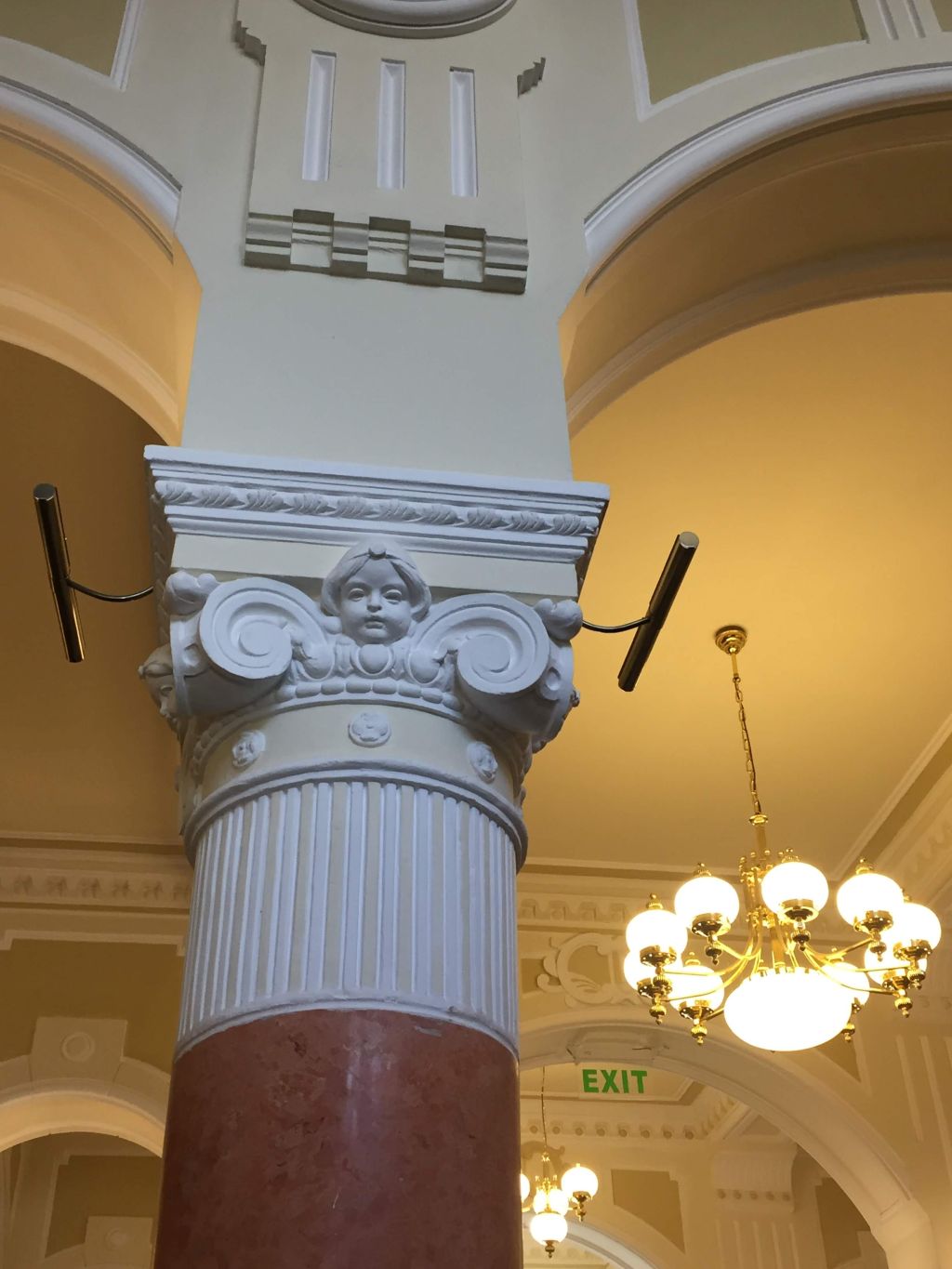REPORTAJ/Palatul Apelor din Timișoara și-a recăpătat în sfârșit strălucirea de acum un secol, după lucrări care au durat 8 ani