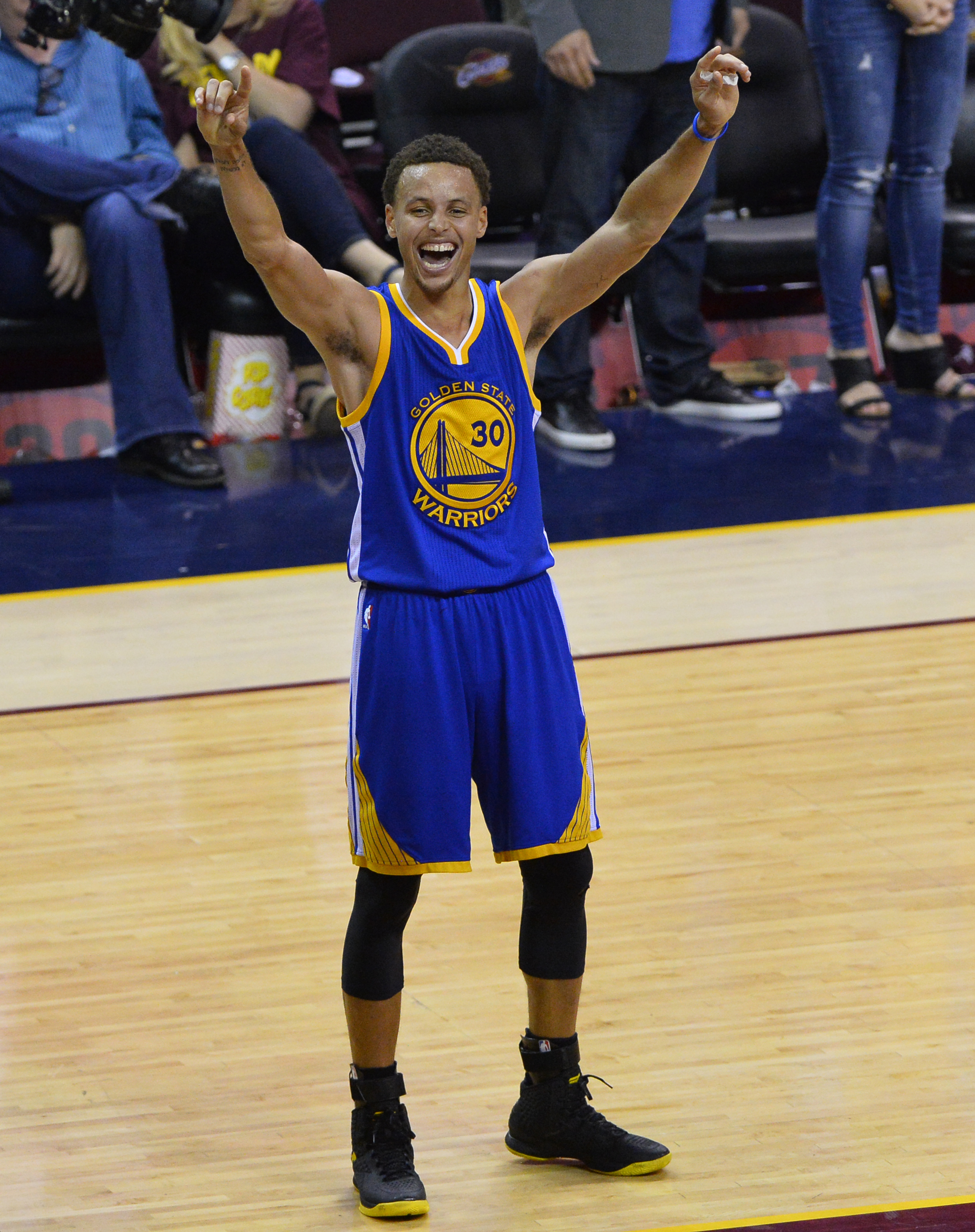 Stephen Curry l-a bătut pe LeBron James. ^Golden State Warrios e noua campioană NBA