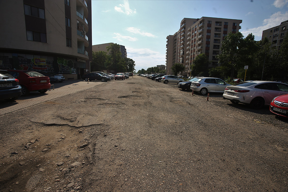 Care sunt cele 60 de străzi din București pe care trebuie să le asfalteze Nicușor Dan