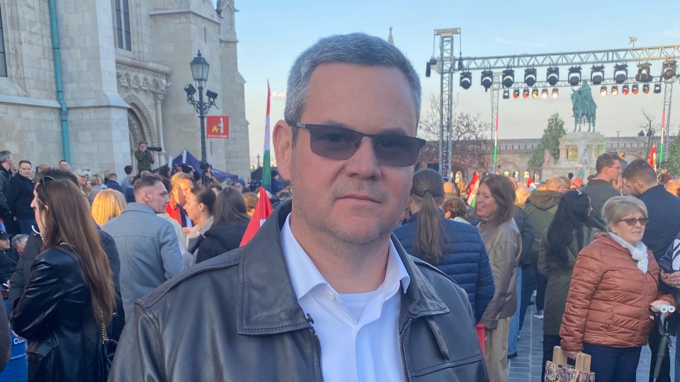 Takács Péter reagált Eckü obszcén performanszára: „Az alpáriság sok bizonytalant meggyőzött”