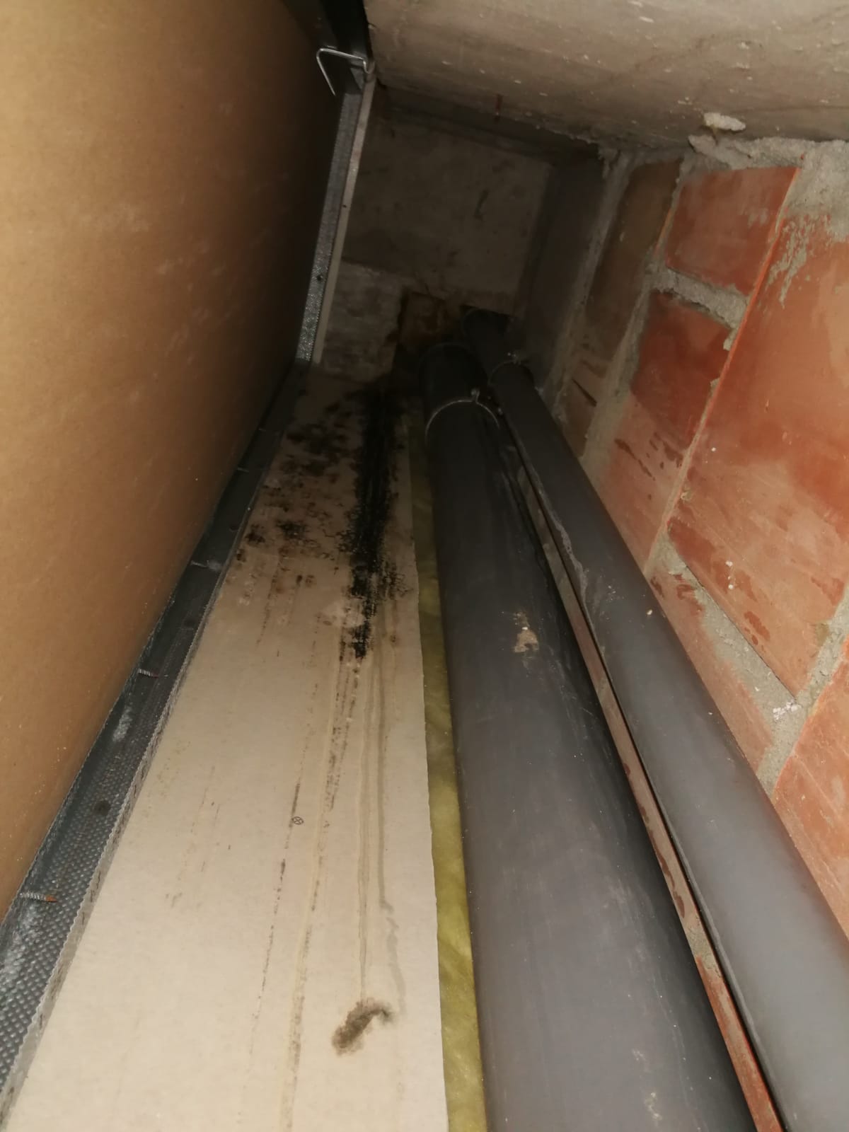 Scandal într-un complex rezidențial de lux din Capitală. Proprietarii au primit somații din partea furnizorilor de utilități: „Stau în mașini de sute de mii de euro, dar nu-și plătesc întreținerea apartamentului”