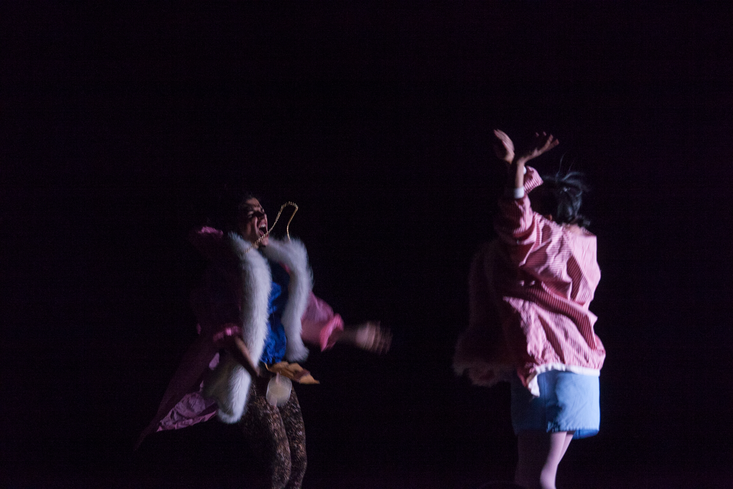 Drama bonelor filipineze, într-o piesă de teatru. „Produse domestice” se joacă duminică, la Apollo 111 / FOTO