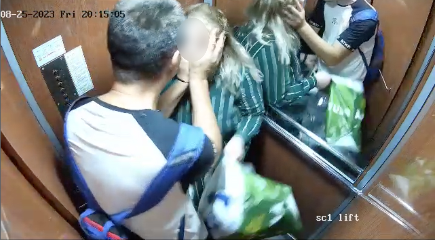Bărbatul care a agresat sexual trei femei în liftul blocului, în Sectorul 6, a fost filmat. Imaginile, surprinse de camerele de supraveghere
