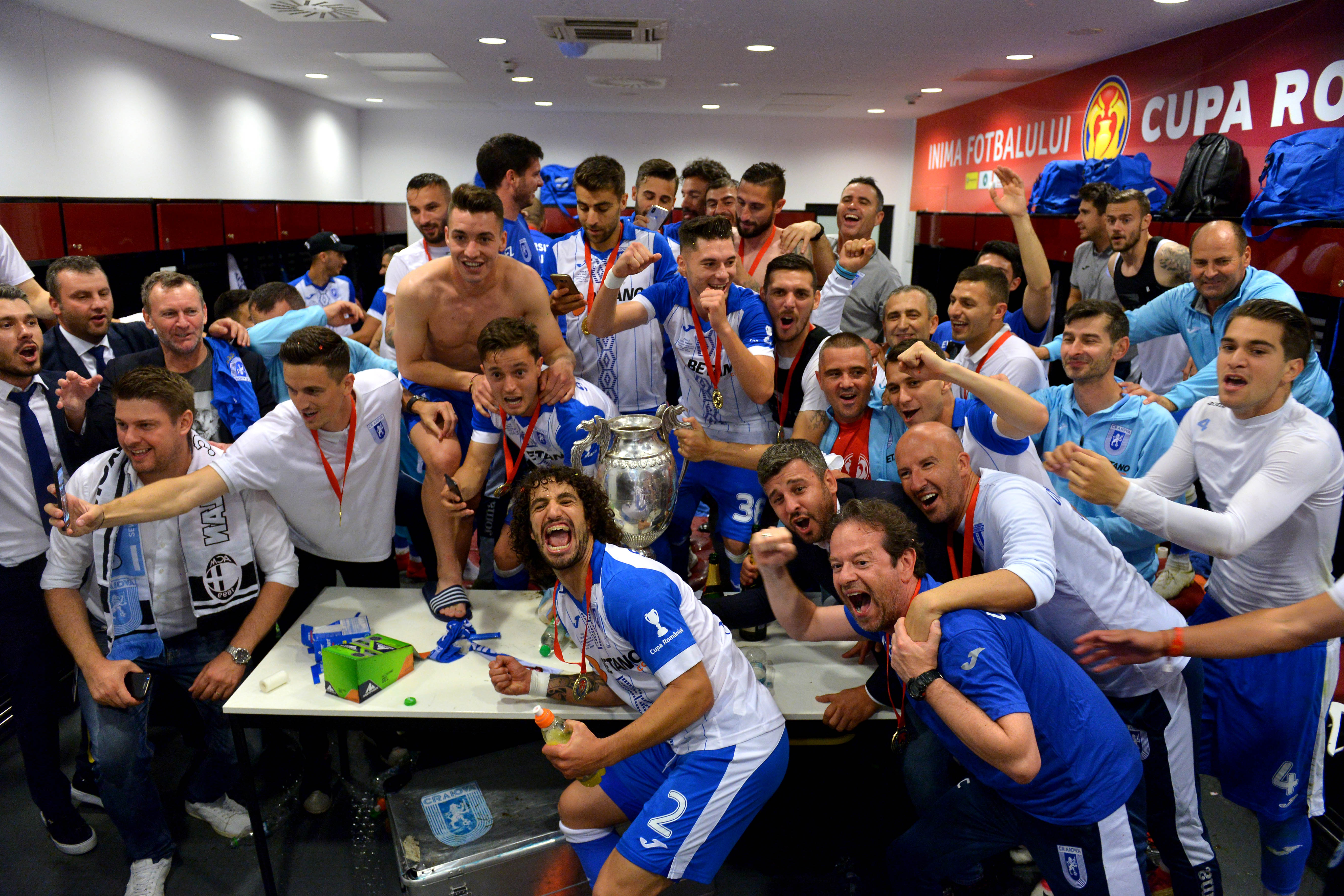 Cupa României a ajuns la Craiova. Circa 7.000 de fani au sărbătorit cu fotbaliștii Universității / GALERIE FOTO&VIDEO