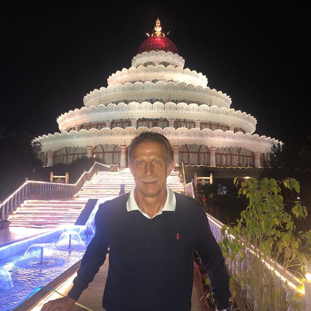 Christoph Daum promovează fotbalul în India, echipat în treningul naționalei României | GALERIE FOTO