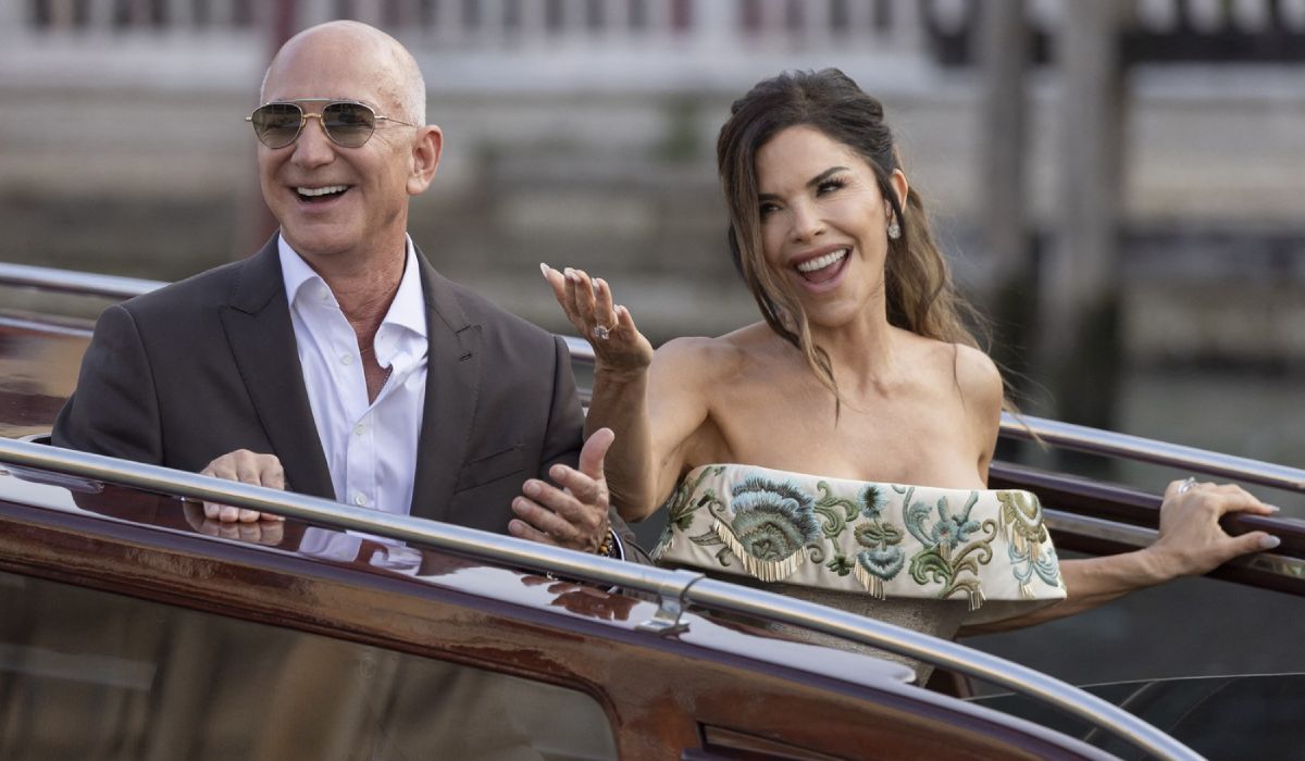 Imagini de la nunta lui Jeff Bezos cu Lauren Sánchez. Mireasa a purtat o rochie de 500.000 de dolari
