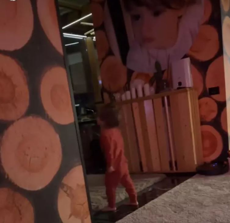Imagini din casa în care locuiește Pepe. A transformat balcoanele în dressinguri: „Am băgat o căruță de bani”