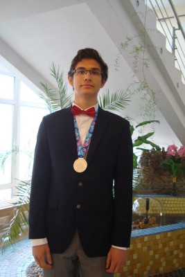 Trei elevi români, medaliați la Olimpiada Asiatică de Fizică