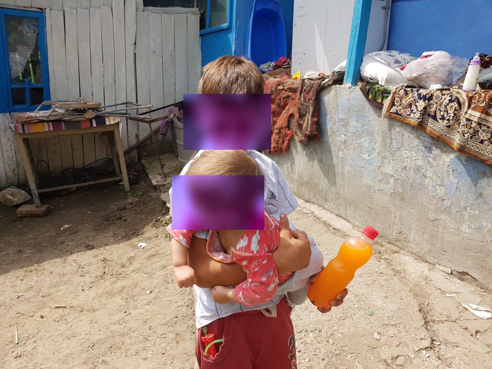 REPORTAJ/Viața de coșmar a fetițelor din Vaslui găsite în comă alcoolică. Mama își bătea copiii și îi încuia în beci, cu șobolanii - FOTO&VIDEO