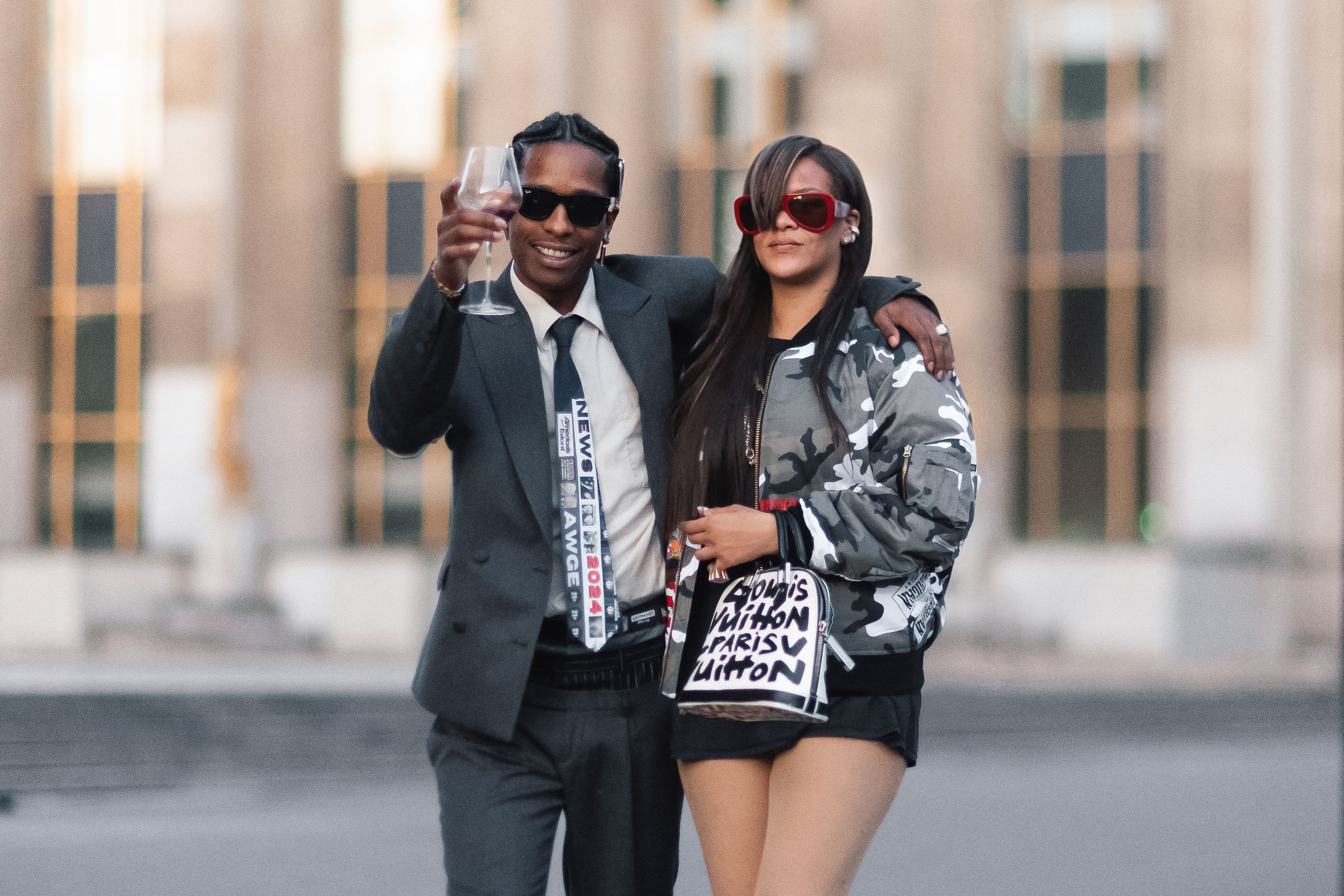 Rihanna a născut în secret. Prima imagine cu fetița și ce nume inedit i-a ales