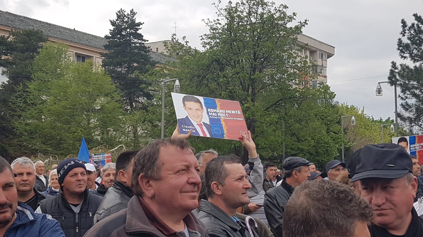 VIDEO/ Dragnea, la mitingul PSD de la Craiova: „Oamenii mi-au zis: «Chiar dacă te arestează, să nu renunţi, că venim şi te scoatem de acolo»”