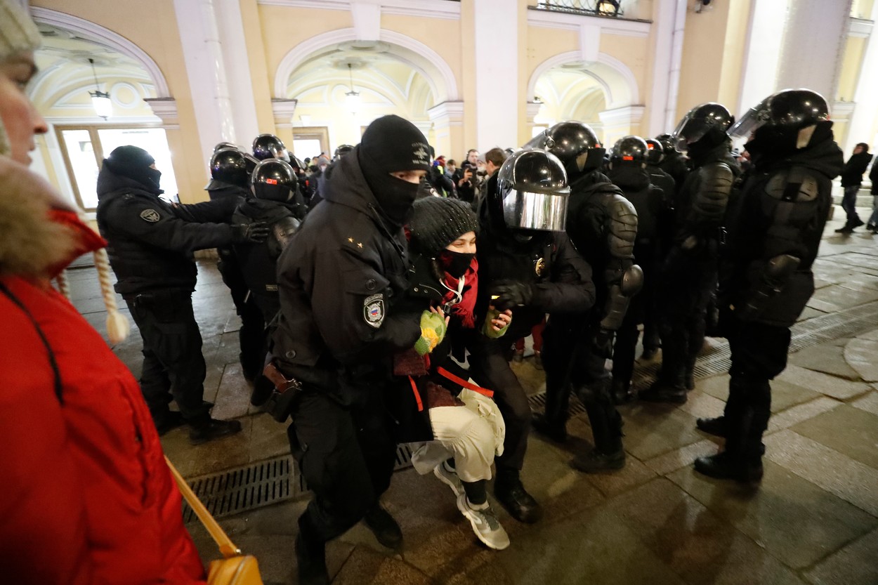 VIDEO | Proteste în Moscova și Sankt Petersburg. Rușii, din nou în stradă contra lui Putin. Printre arestați, o supraviețuitoare a asediului nemților asupra Leningradului