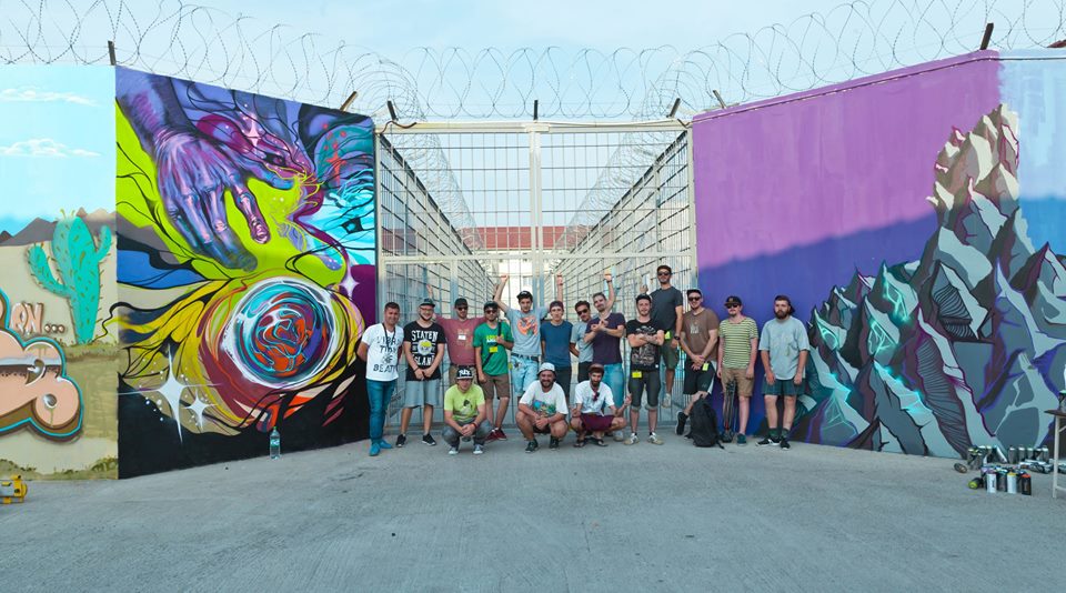 Artă în Penitenciarul Vaslui! Deținuții și artiștii au desenat cot la cot pereții pușcăriei