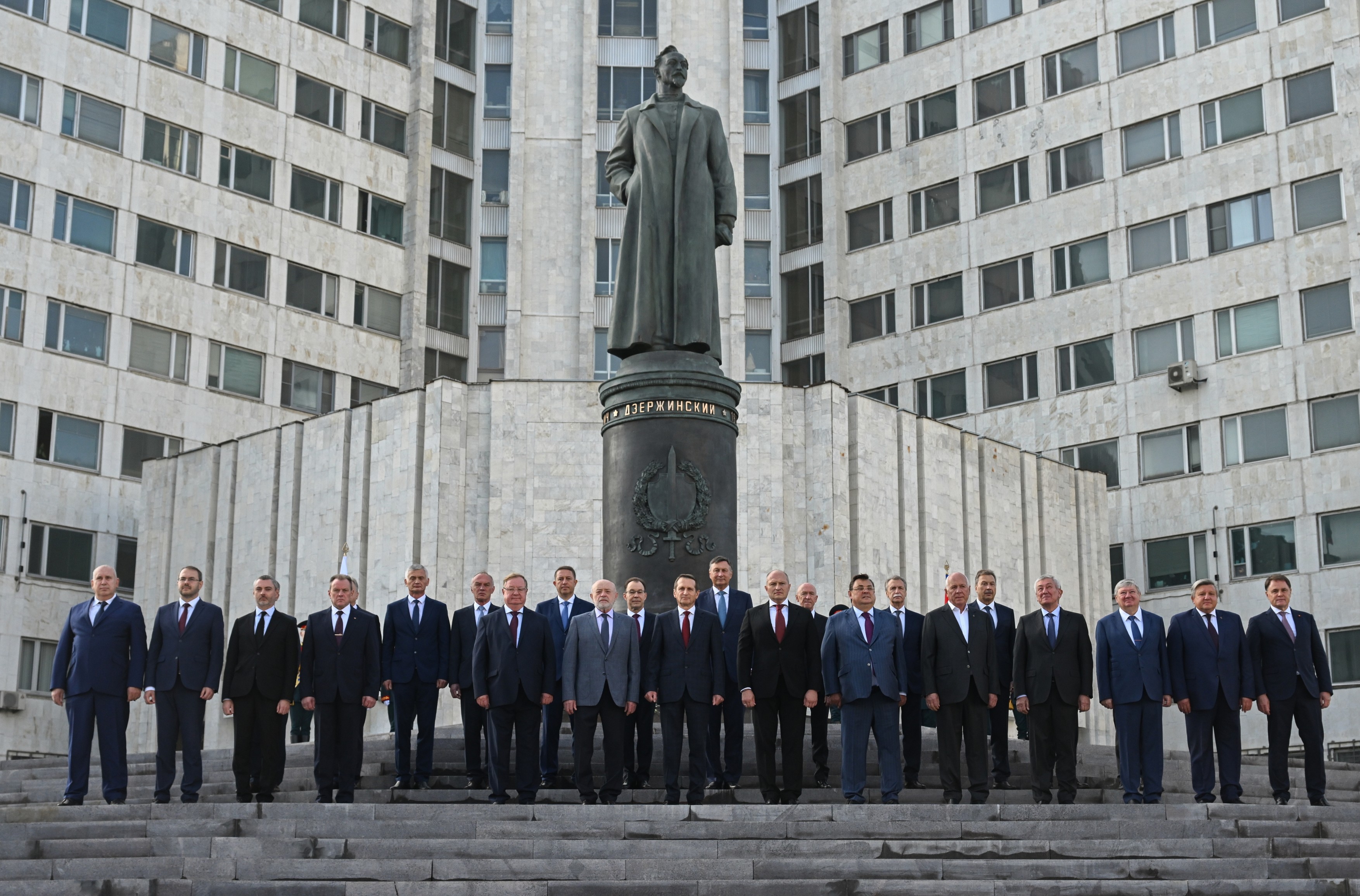 „Felix Dzerjinski s-a întors”. Fondatorul poliţiei politice sovietice CEKA, precursoarea KGB, are din nou statuie în centrul Moscovei | FOTO