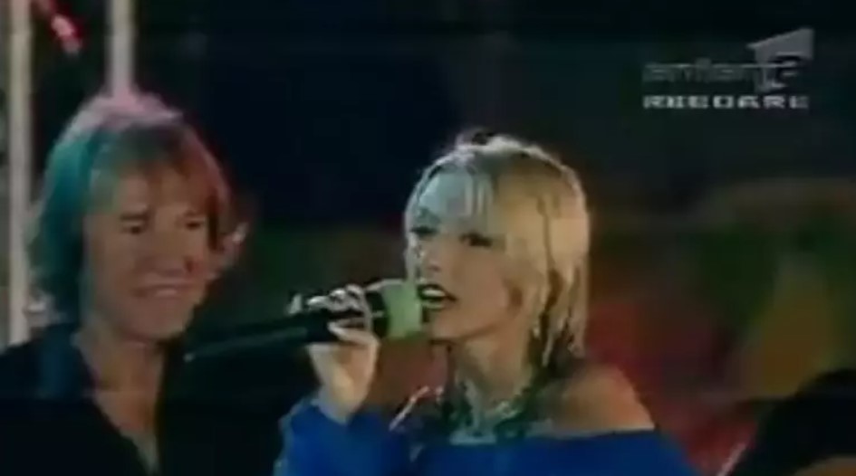 Momentul în care Andreea Bălan a fost împinsă în piscină de Elena Cârstea, în direct, la TV. Artista nu a uitat incidentul stânjenitor