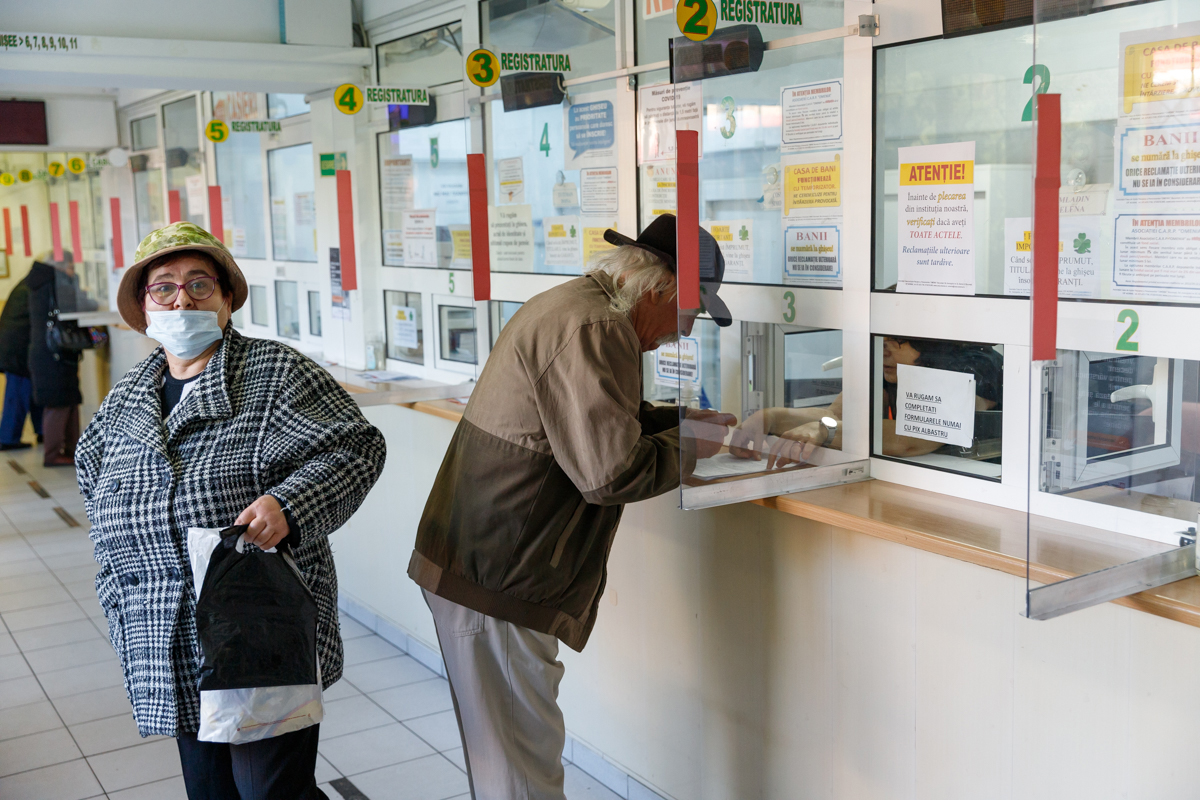 Paște pe datorie. Românii care se împrumută la C.A.R. ca să aibă ce să pună pe masă de Sărbători: „Sarmale nu mai mâncăm, mai reducem din meniu”