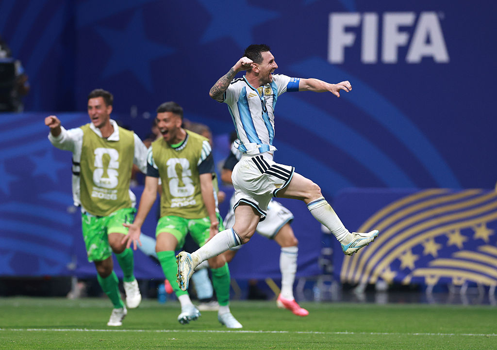 Lionel Messi a kihagyott tizenegyese után hős lett: Argentína óriási dráma után győzte le Egyiptomot