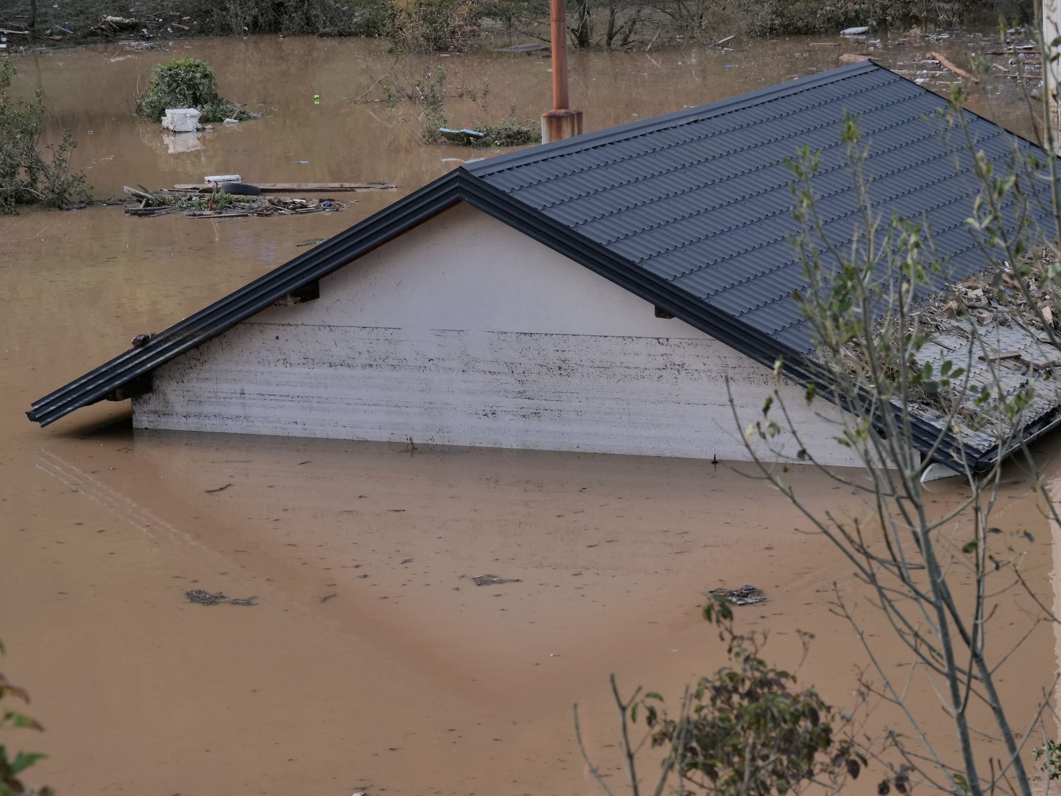 Ciclonul Cassandra a adus inundații devastatoare și a făcut 16 morți, în Bosnia