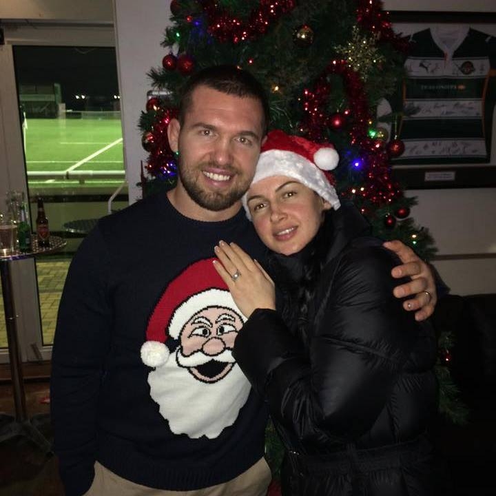 Strâng bani în muşchii goi! Rugbiştii echipei Ealing Trailfinders au pozat în scop caritabil