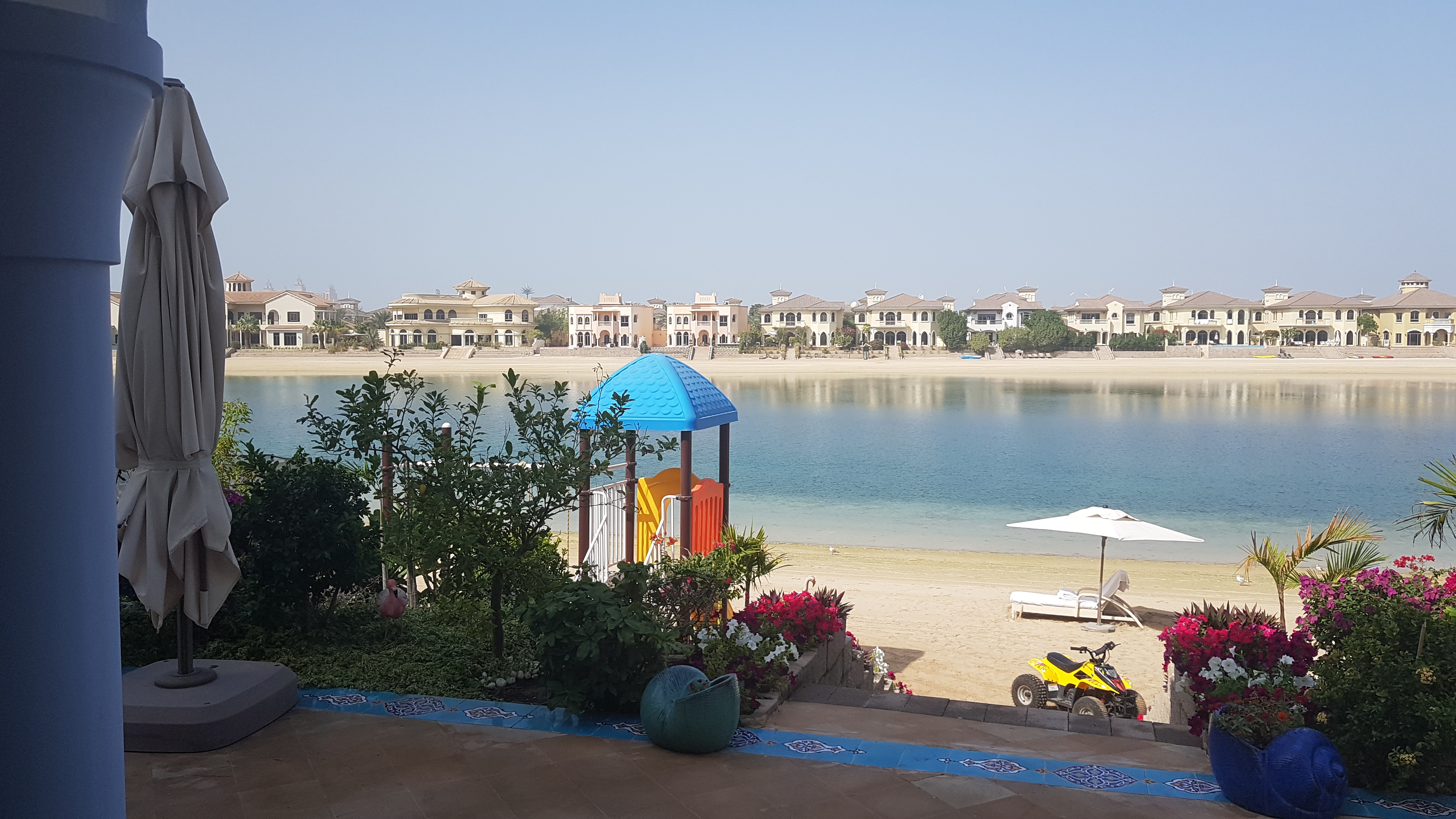 VIDEO / În vizită la Raluca Zenga, la Dubai. Stă în cel mai scump cartier, vede marea din living și are plajă privată