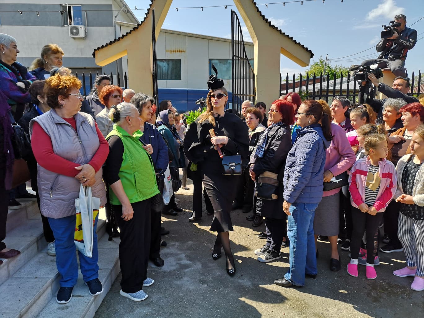 Iulia Albu a atras toate privirile la înmormântarea lui Răzvan Ciobanu | FOTO &VIDEO