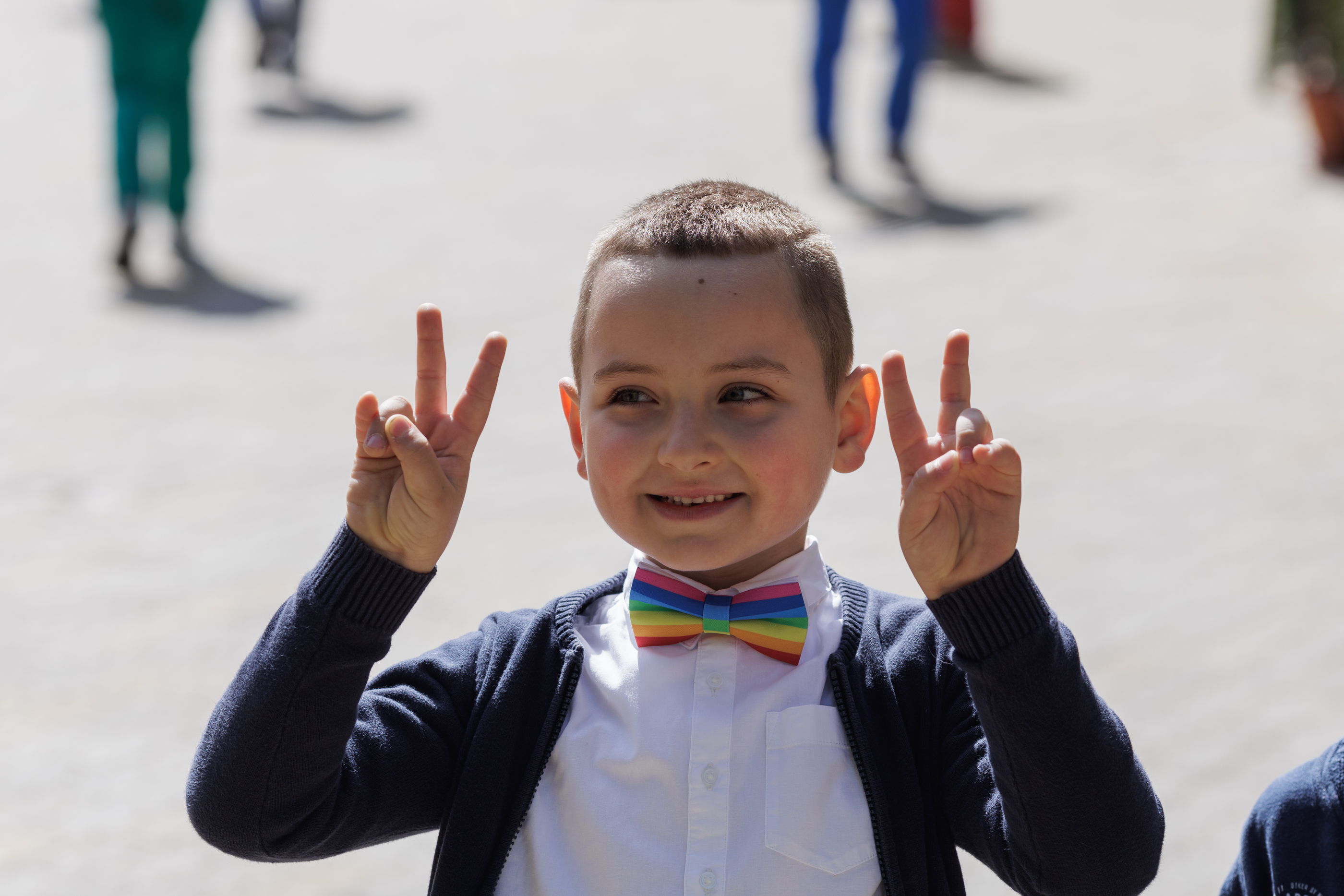 FOTO VIDEO REPORTAJ Cum a fost Parada Florilor ediția 2024: politicienii au împărțit scena cu micii prinți și s-au bucurat de cozonac gratis