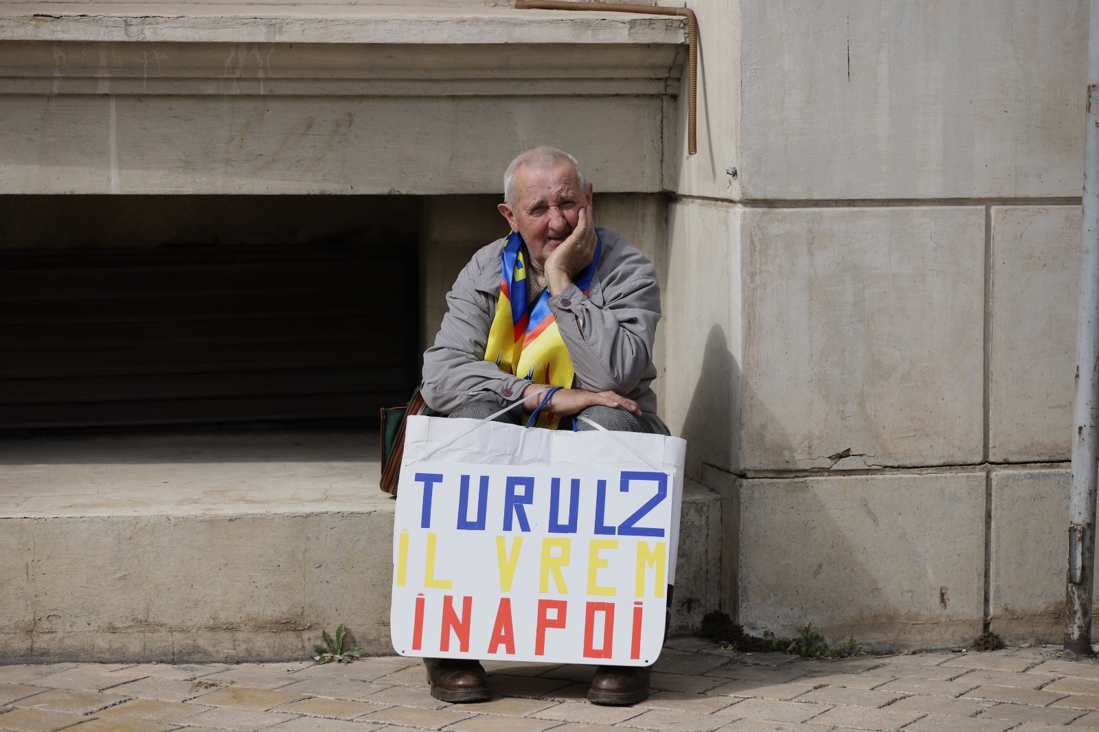 Toţi oamenii preşedintelui care putea să fie. Cine sunt cei care vor „turul 2 înapoi"