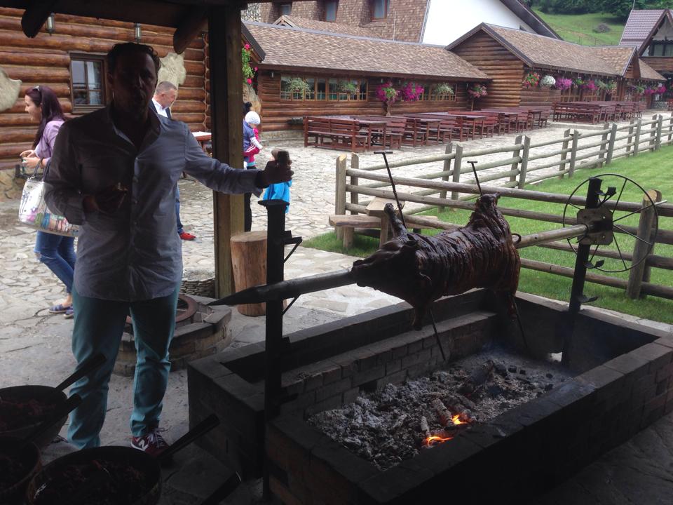 GALERIE FOTO / Reghe, vacanţă în Bucovina, împreună cu Bourceanu