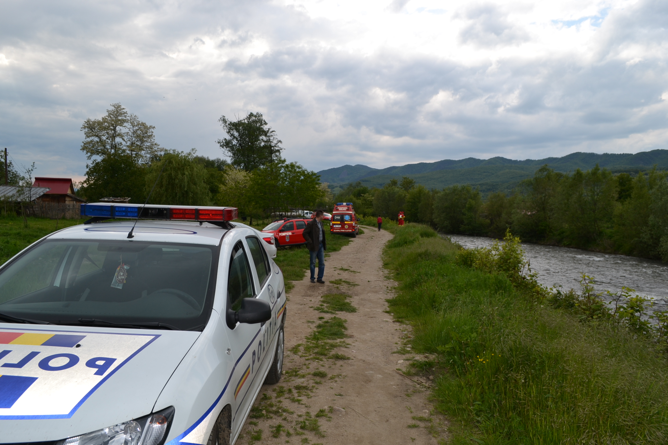 ALERTĂ în județul Hunedoara! Zeci de polițiști, pompieri și jandarmi caută un copil de un an și șapte luni dispărut