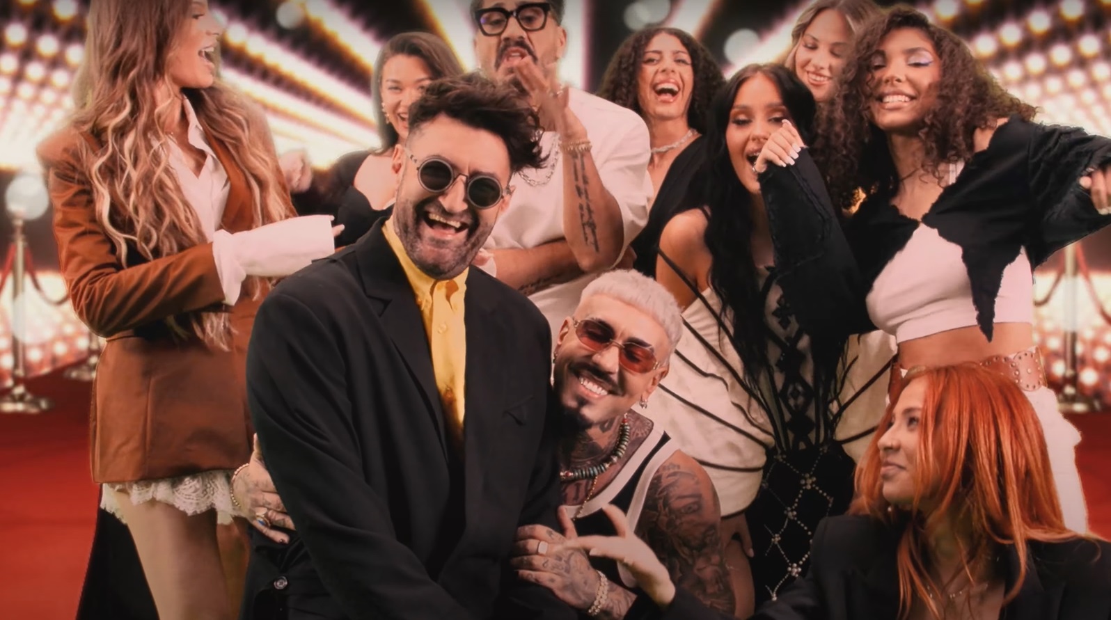 Videoclipul cu Alex Velea, Connect-R și Smiley care a fost postat pe YouTube: „Combinația”. Au adunat peste 700.000 de vizualizări în câteva zile