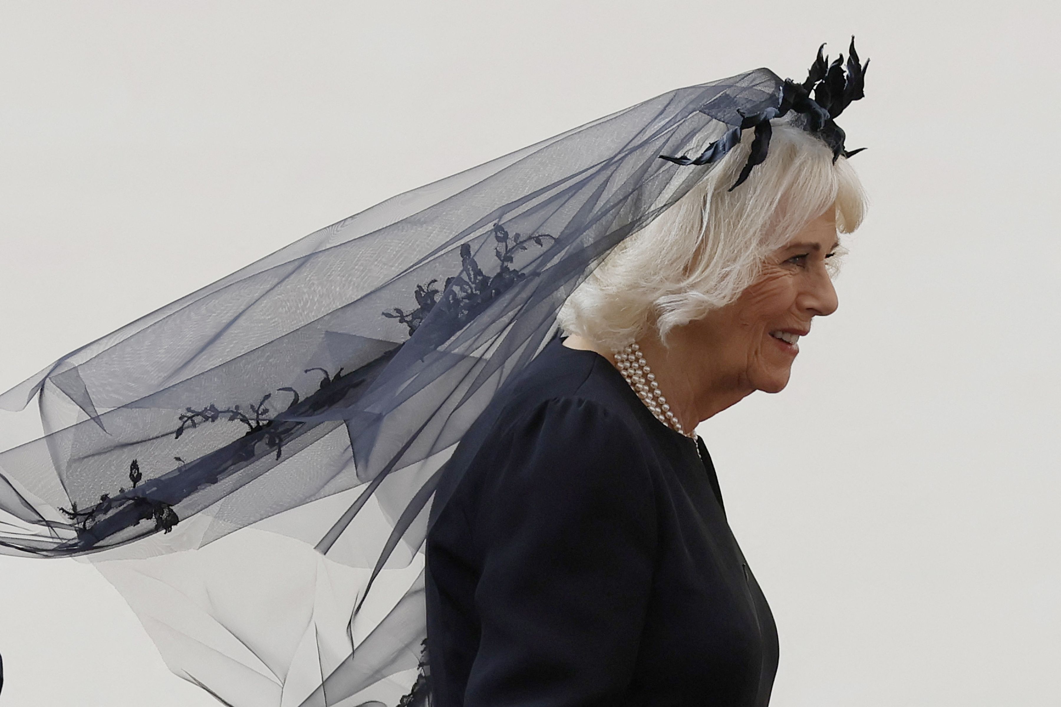 Cum a apărut regina Camilla la Vatican. Regele Charles și Papa Leon s-au rugat împreună în Capela Sixtină