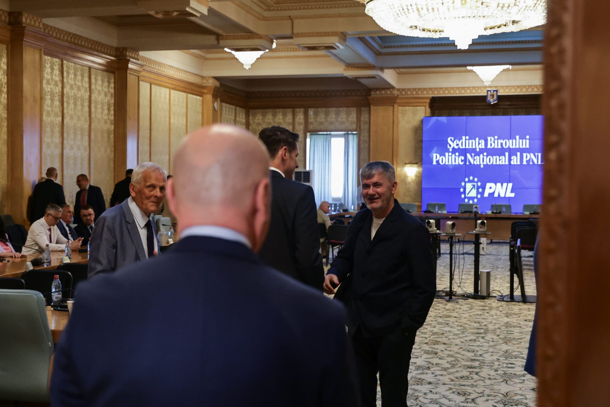 Conducerea PNL a respins cu un vot zdrobitor susținerea Guvernului Veștea și-i amenință cu excluderea pe partizani / „Nu îmi depun mandatul”