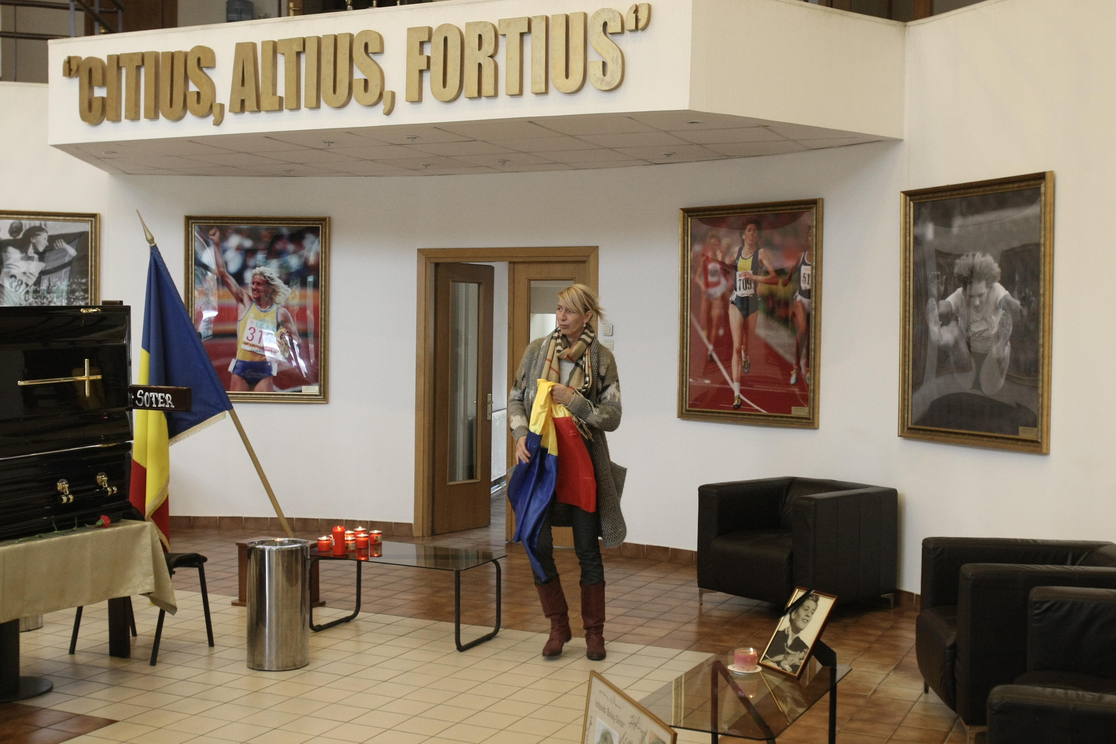 Lumea sportului românesc își ia adio cu lacrimi în ochi de la ”Doamna atletismului mondial”. ^Învăluită în tricolor / GALERIE FOTO&VIDEO