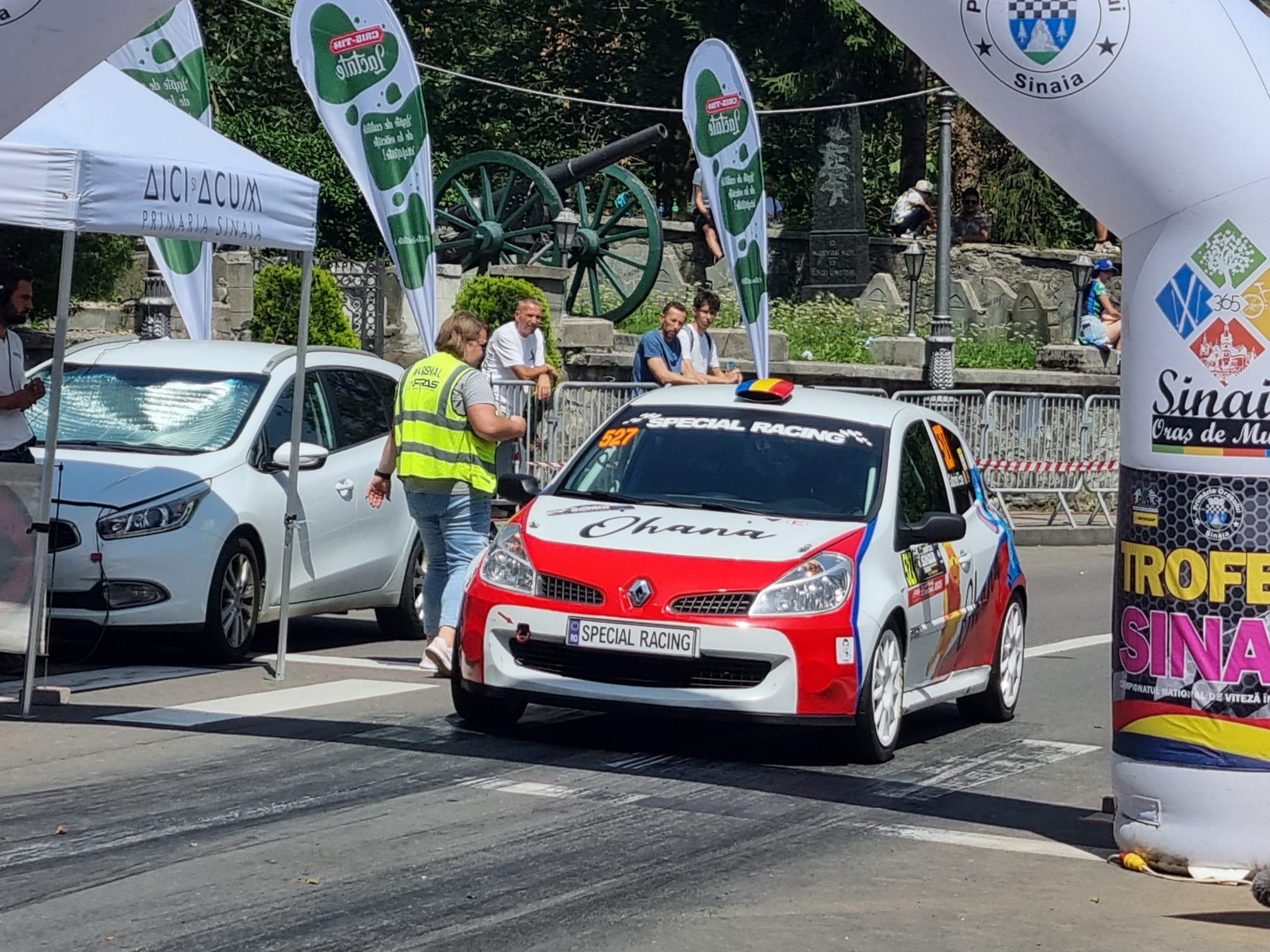 Cozi uriașe la intrarea în Sinaia. Trafic bară la bară pe DN1, în plin sezon estival. Care a fost motivul