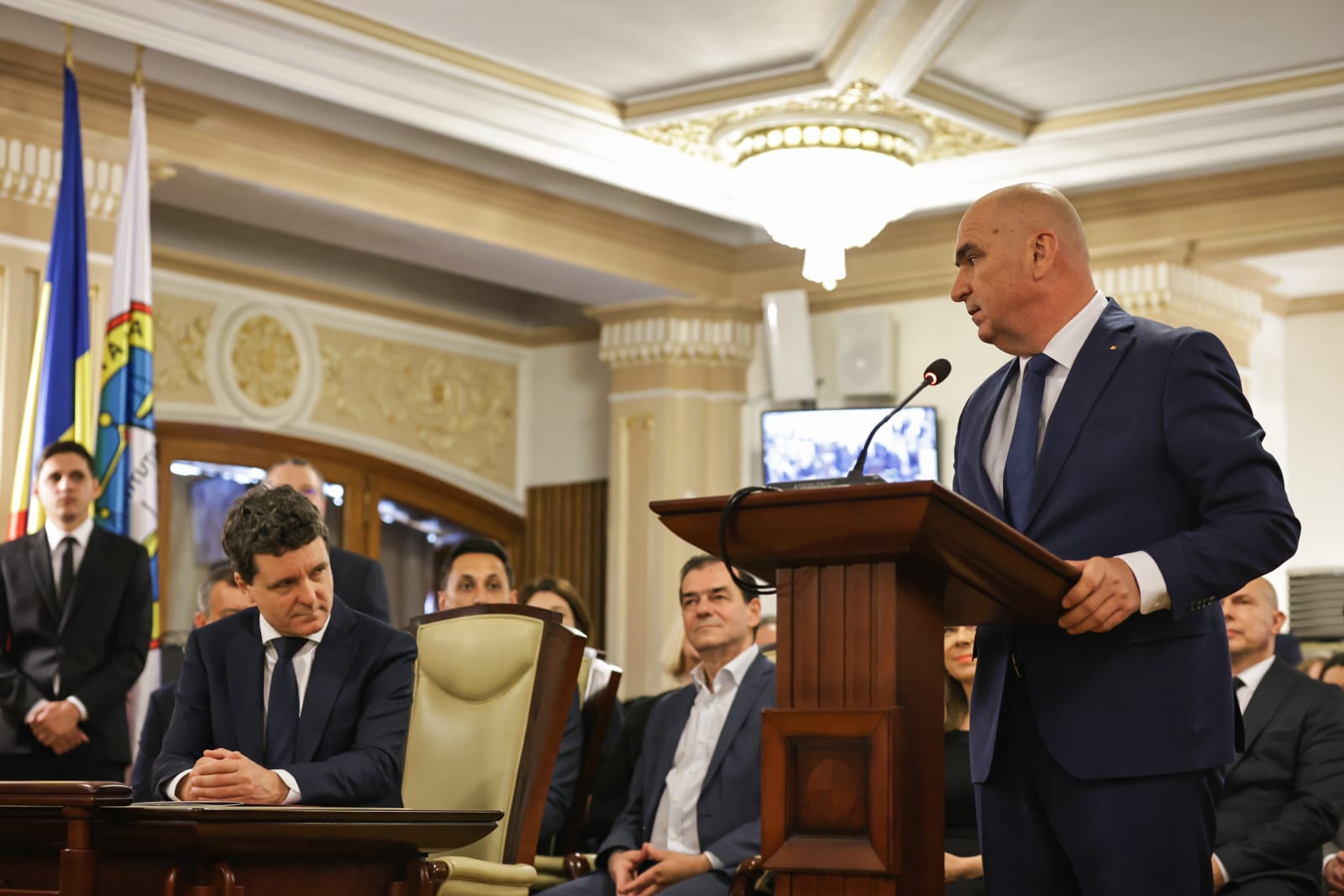 Oamenii președintelui Dan, noile mutări politice și debutul negocierilor pentru guvern. Prima predare simbolică a puterii | Reportaj