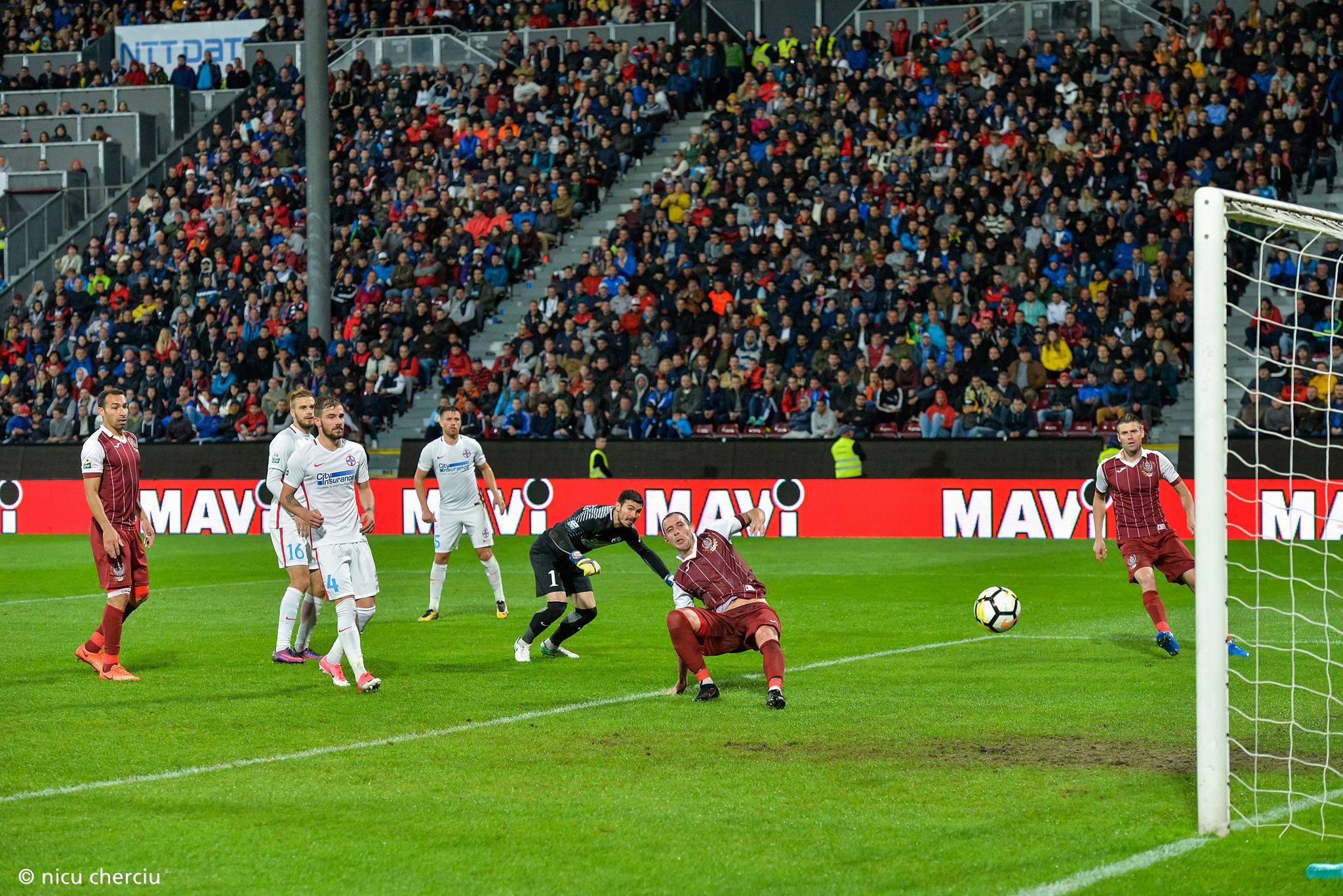 Liga I, etapa a 11-a: CFR Cluj - FCSB 1-1. Vera a profitat de ieșirea greșită a lui Niță, dar Budescu i-a reparat eroarea portarului său. Scandal pe arbitraj. Toate reacțiile / VIDEO