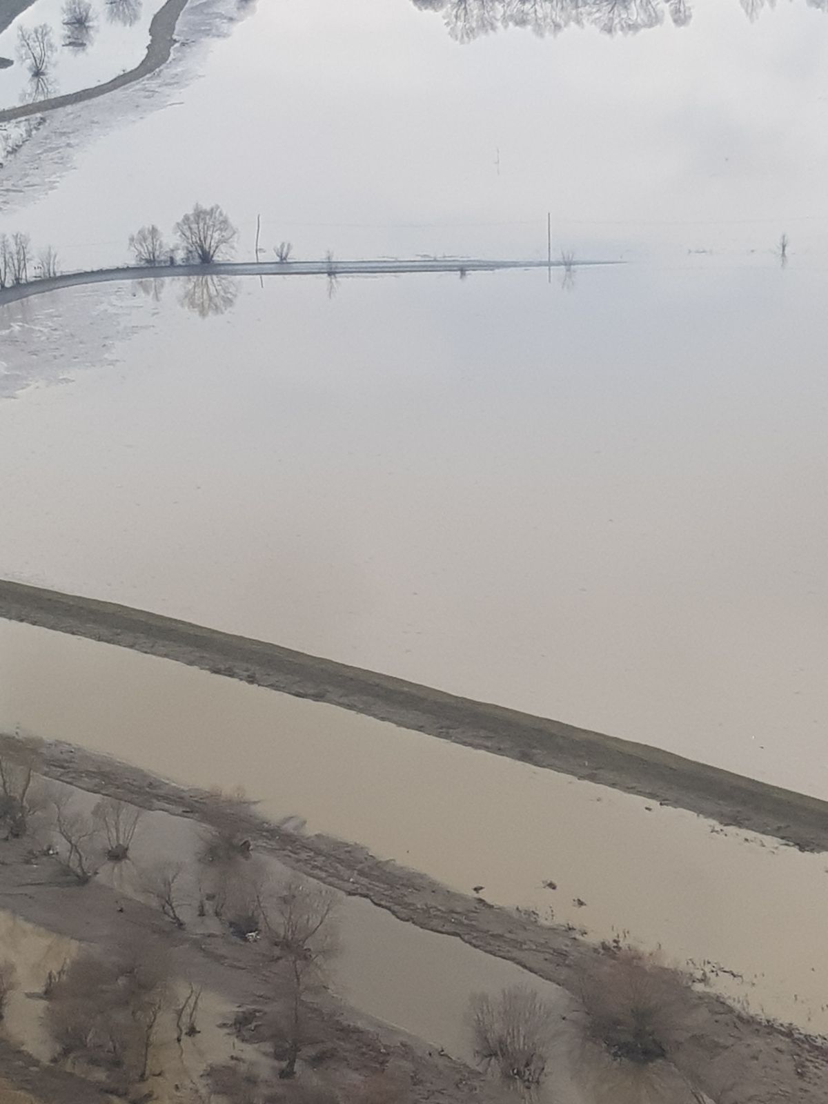 UPDATE/Ministrul de Interne a ajuns în zonele inundate din Covasna şi Braşov. Carmen Dan: "Se poate ajunge la evacuarea forțată a oamenilor” (FOTO&VIDEO)
