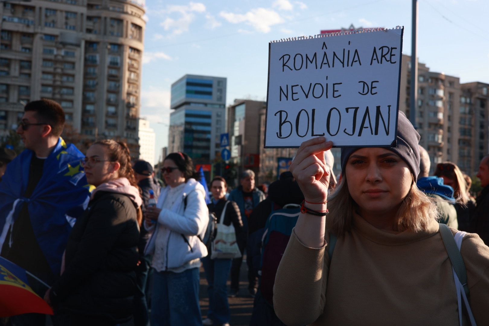 Miting în Piața Victoriei pentru susținerea lui Ilie Bolojan, înaintea moțiunii de cenzură: „AUR și PSD, aceeași mizerie”. Mesajul transmis de premier