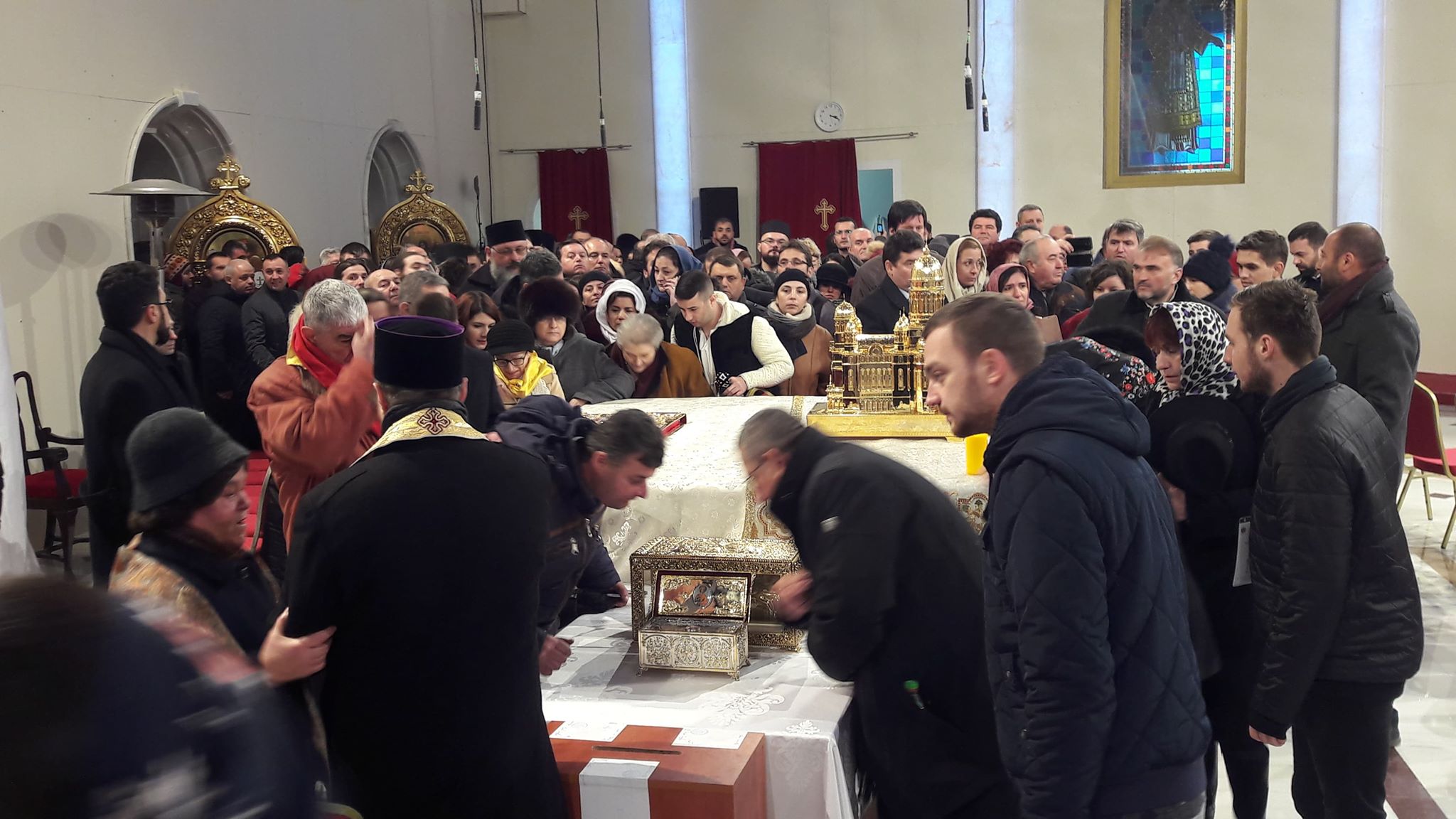 FOTO | Imagini din interiorul Catedralei Mântuirii Neamului. Patriarhul Daniel spune „este totuşi mică în raport cu populaţia credincioşilor care sunt afară”