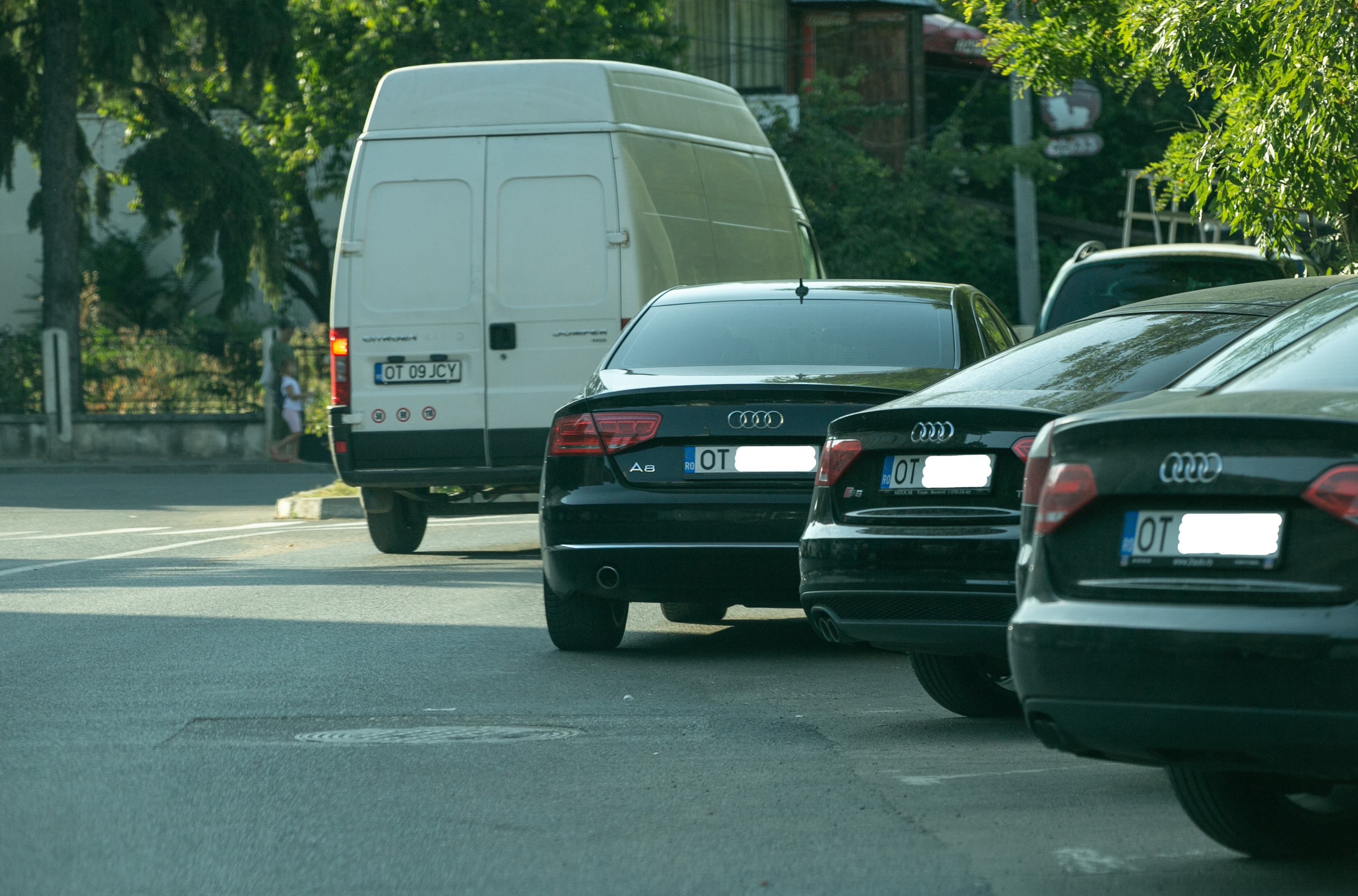 Caracal, orașul contrastelor: mașini de zeci de mii de euro la polul sărăciei