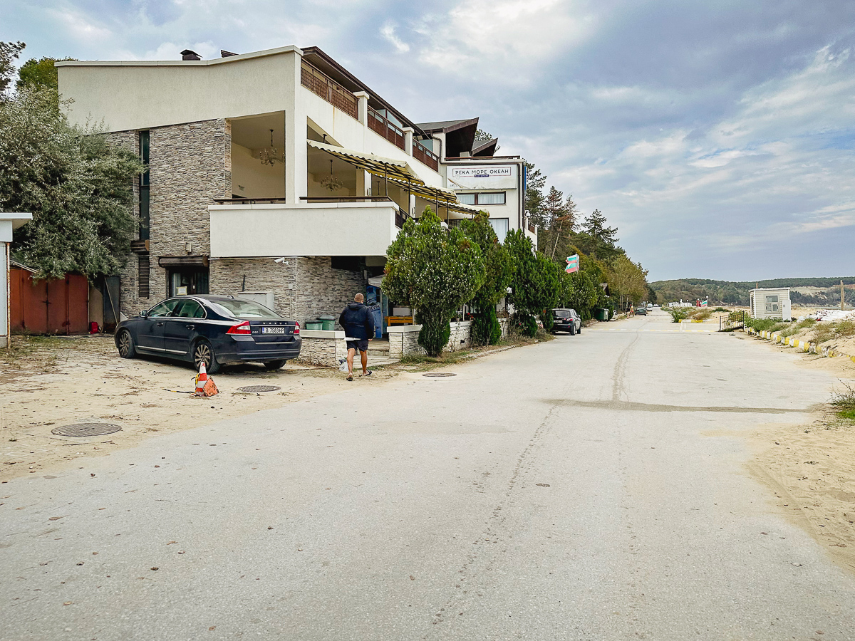 Reporterii Libertatea au mers în tabăra deținută de Federația Rusă pe litoralul bulgăresc. Ce au descoperit dincolo de gardul pe care scrie „Obiectivul nu este operațional!”